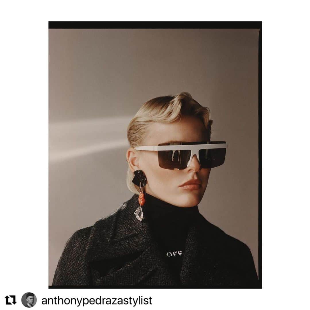MYKITA SHOP TOKYOのインスタグラム：「3Dプリンターで作製されたフレームにミラーのシールドレンズを組み合わせたMM6 Maison Margielaとのコラボレーションモデル、MMCIRCLE002です。 Regram from @anthonypedrazastylist  MYKITA + MM6 Maison Margiela “MMCIRCLE002” is a special sunglasses constructed with 3D printed frame and mirror shelled lens.   #MYKITA #mykitamm6maisonmargiela  #mm6maisonmargiela」
