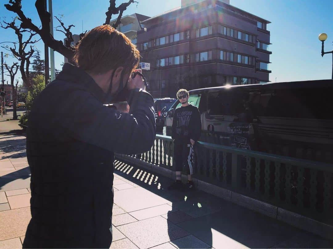 橋本塁さんのインスタグラム写真 - (橋本塁Instagram)「今日の朝に大阪→東京移動自走完了後に昼前から雑誌「カーセンサー」の取材を受けました♪1月20日発売！ #カーセンサー」12月17日 15時39分 - ruihashimoto