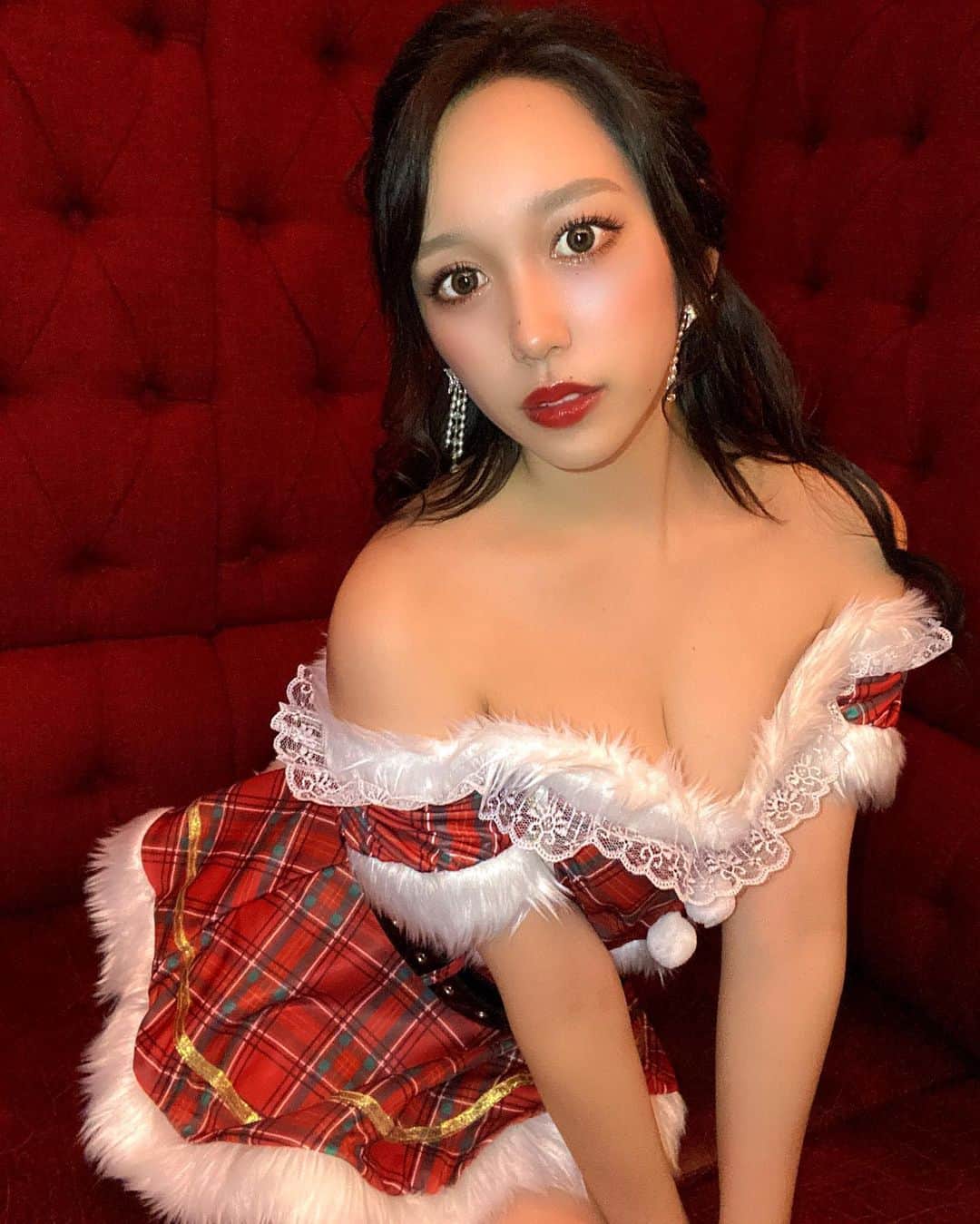 さなべいびーのインスタグラム：「﻿ ﻿ ﻿ えちえちサンタってよりむちむちサンタ🎅🏻💦﻿ ﻿ ﻿ ﻿ .﻿ .﻿ .﻿ ﻿」