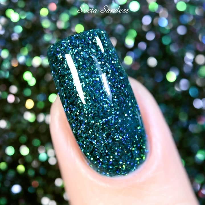 Sveta Sandersのインスタグラム：「#EnchantedPolish Trinket by @enchantedpolish 🎄」