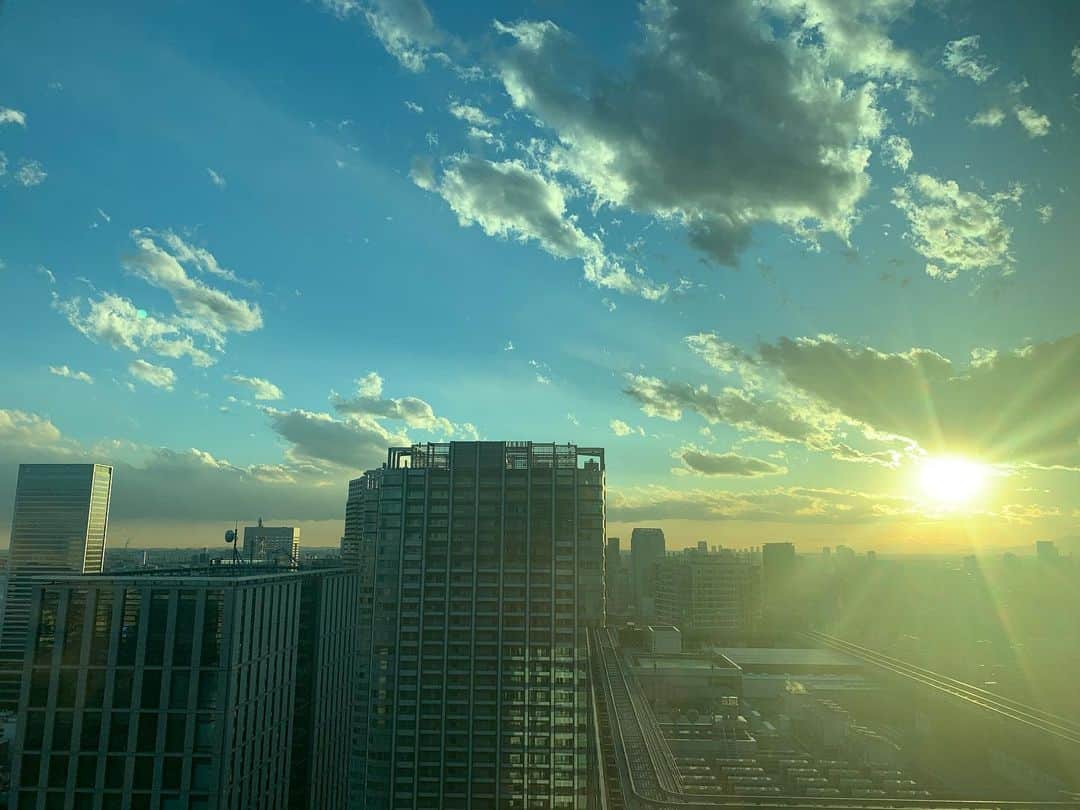 マイコ さんのインスタグラム写真 - (マイコ Instagram)「* 📍 @conrad_tokyo  力強い太陽が見えた部屋。 ・ ・ ・ ・ #conradtokyo#japan#hilton#コンラッド東京#汐留」12月17日 15時59分 - maicorori