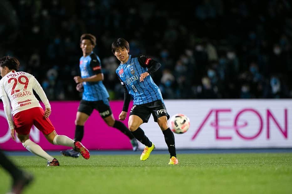 脇坂泰斗のインスタグラム：「ホーム浦和戦 リーグ戦のホーム最終戦、勝ててよかったです😆 沢山の応援ありがとうございました！ とても幸せな時間でした！！  すぐ中2日で試合がくるので いい準備して臨みたいと思います！！ #川崎フロンターレ #frontale #相棒J初ゴール #本人より喜んでいた説」