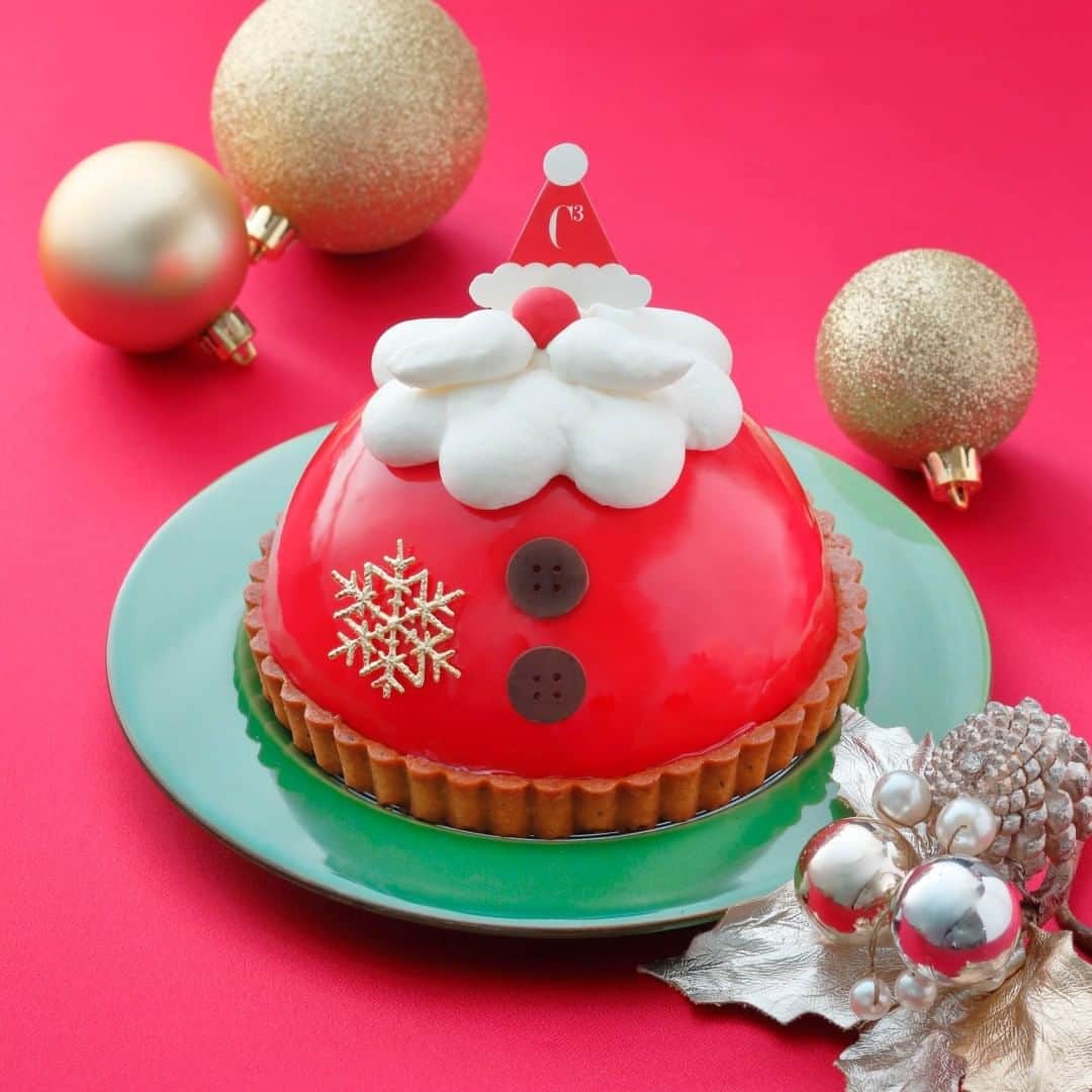 シーキューブさんのインスタグラム写真 - (シーキューブInstagram)「・ ＼あと3日！／クリスマスケーキ店頭予約  C3のクリスマスケーキ店頭ご予約は12月20日（日）まで。 見た目もキュートな「雪だるまのクリスマスティラミス」など、期間限定の特別なケーキをご用意しております。お早めにお申し込みください！  #c3 #シーキューブ #シーキューブのティラミス #いちごのティラミスサンタドーム #雪だるまのクリスマスティラミス #ケーキ #クリスマスケーキ #クリスマスケーキ2020 #スイーツ #美味しい #おうちカフェ #デザート #お土産 #甘いもの #ケーキ屋 #スイーツ好き #おやつ #グルメ #人気スイーツ #今日のおやつ #スイーツ好きの人と繋がりたい #また食べたい #ケーキ好きな人と繋がりたい #sweets #tiramisu #cake #xmascake #chiristmascake」12月17日 7時30分 - c3.suzette