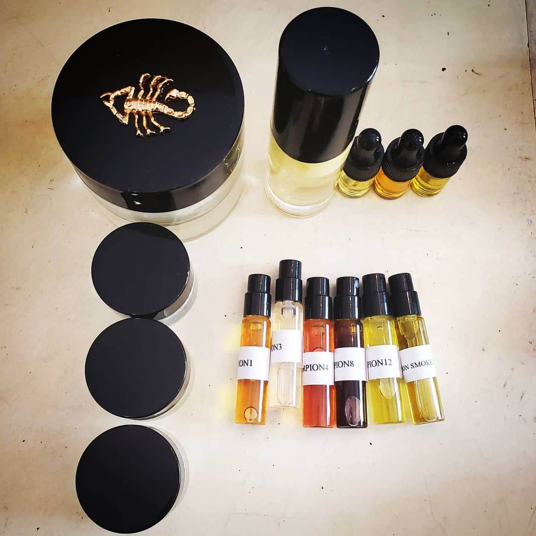 のインスタグラム：「GASOLINE GLAMOUR X SCORPION +  NEW GASOLINEGLAMOUR.COM LAUNCHING 2021 #ORGANIC #ORGANICSKINCARE #VEGAN #VEGANSKINCARE #CLEANSKINCARE #GREENBEAUTY #CRUELTYFREE #ECOBEAUTY #NONTOXIC #CANDLES  #PERFUME #SKINCARE  #EMPIRE #IDONTQUIT #BURYYOURDOUBTS #OFTENIMITATEDNEVERDUPLICATED #WOMAN #FIGHTER #TRUEGRIT  #TRYME  #THEONLYLAWISSURVIVAL #PLAYFORBLOOD #DONTTAKEANYSHIT  #LOVERULES #RAREFIND #THEONEYOUFEED  #GASOLINEGLAMOUR #GASOLINEGLAMOURXSCORPION #SCORPIONPOWER #ITSNOTBRAGGINGIFYOUCANBACKITUP 🦂🖤👑♠️⚡💎 GUTSY POWERFUL HONEST CLEAN CRUELTY FREE VEGAN SKINCARE 4EVERYONE SMALL BATCH HANDMADE IN LA  SCORPION SANTA GIFTY TIME - FINAL PACKING COMING SOON.」