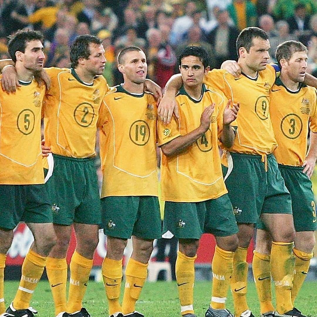 ティム・ケーヒルのインスタグラム：「CAPTION THIS  ⚽🇦🇺💯  "If your happy and you know it clap your hands"」