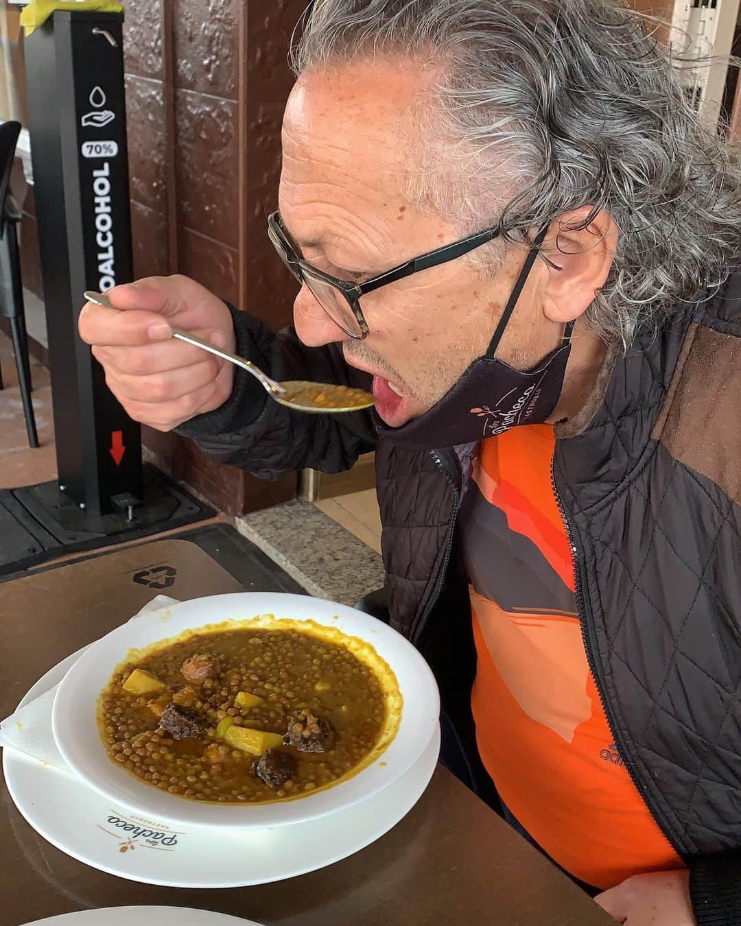 のインスタグラム：「Darte cuenta de que tantos años después estas a tan solo media hora de ir a comer con tu Papi... y él deseando que me marche otra vez 💙」