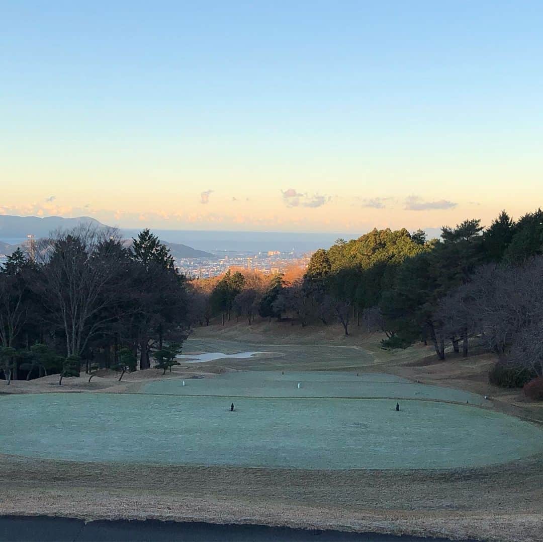  JGTO 男子プロゴルフツアーさんのインスタグラム写真 - ( JGTO 男子プロゴルフツアーInstagram)「本日開催の『日本シリーズJTカップpresents ネクストプレヤーズカップ』は、霜によるコースコンディション不良のため、スタート時間を30分遅らせ、第1組目は8時30分スタートへと変更となりました⛳️ #jgto #golftournaments #男子ゴルフ #日本シリーズjtカップ #グランフィールズカントリークラブ」12月17日 7時27分 - japangolftour