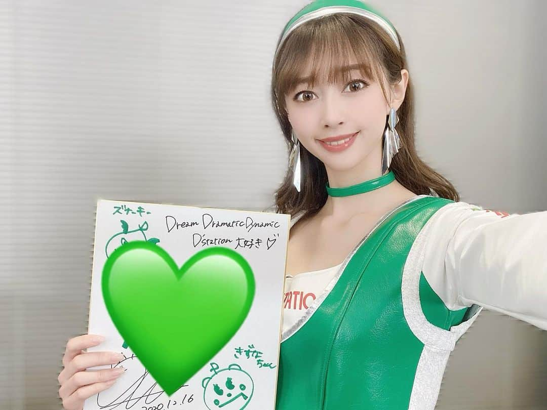 林紗久羅さんのインスタグラム写真 - (林紗久羅Instagram)「. . . . おはよう💚 . 昨日の月刊フレッシュエンジェルズ 観てくれたかな？🥰 . 『今年の漢字はこんなカンジ2020』の企画で書いた色紙が誰のもとへ届くか楽しみ✨ . . . #DstationRacing #Stai #SuperTaikyu #スーパー耐久 #S耐 #AstonMartin #AstonMartinRacing #VantageGT3 #vantagegt4 #racequeen #レースクイーン #カチューシャ #シルバーアクセサリー #チョーカー #色紙プレゼント #今年の漢字 #走り書き #ごめんなさい」12月17日 7時29分 - sa1210ku