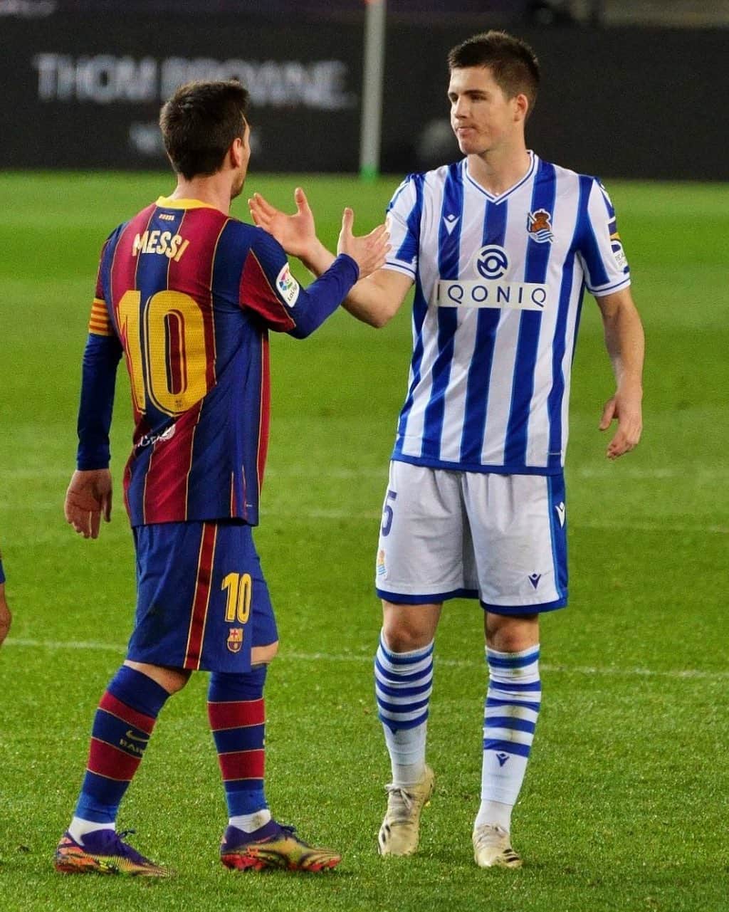 LFPさんのインスタグラム写真 - (LFPInstagram)「🤝 #FairPlay 🤝  #LaLiga #LaLigaSantander #Barça #RealSociedad #Messi #Zubeldia #Football」12月17日 7時32分 - laliga