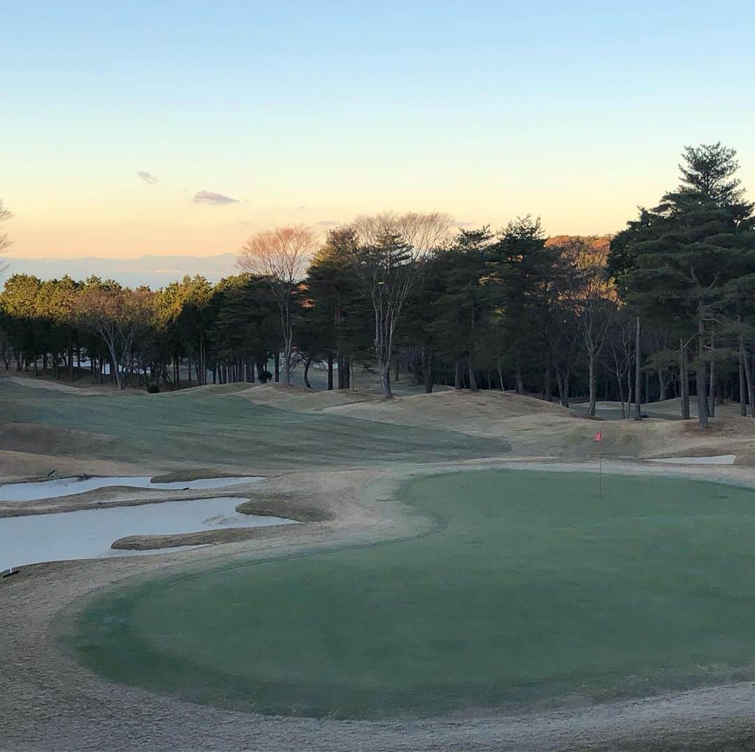  JGTO 男子プロゴルフツアーさんのインスタグラム写真 - ( JGTO 男子プロゴルフツアーInstagram)「本日の『日本シリーズJTカップpresents ネクストプレヤーズカップ』は、霜によるコースコンディション不良のため、さらに20分遅らせ、第1組目は8時50分スタートへと変更となりました⛳️ #jgto #golftournaments #男子ゴルフ #ゴルフ日本シリーズjtカップ #グランフィールズカントリークラブ」12月17日 8時14分 - japangolftour