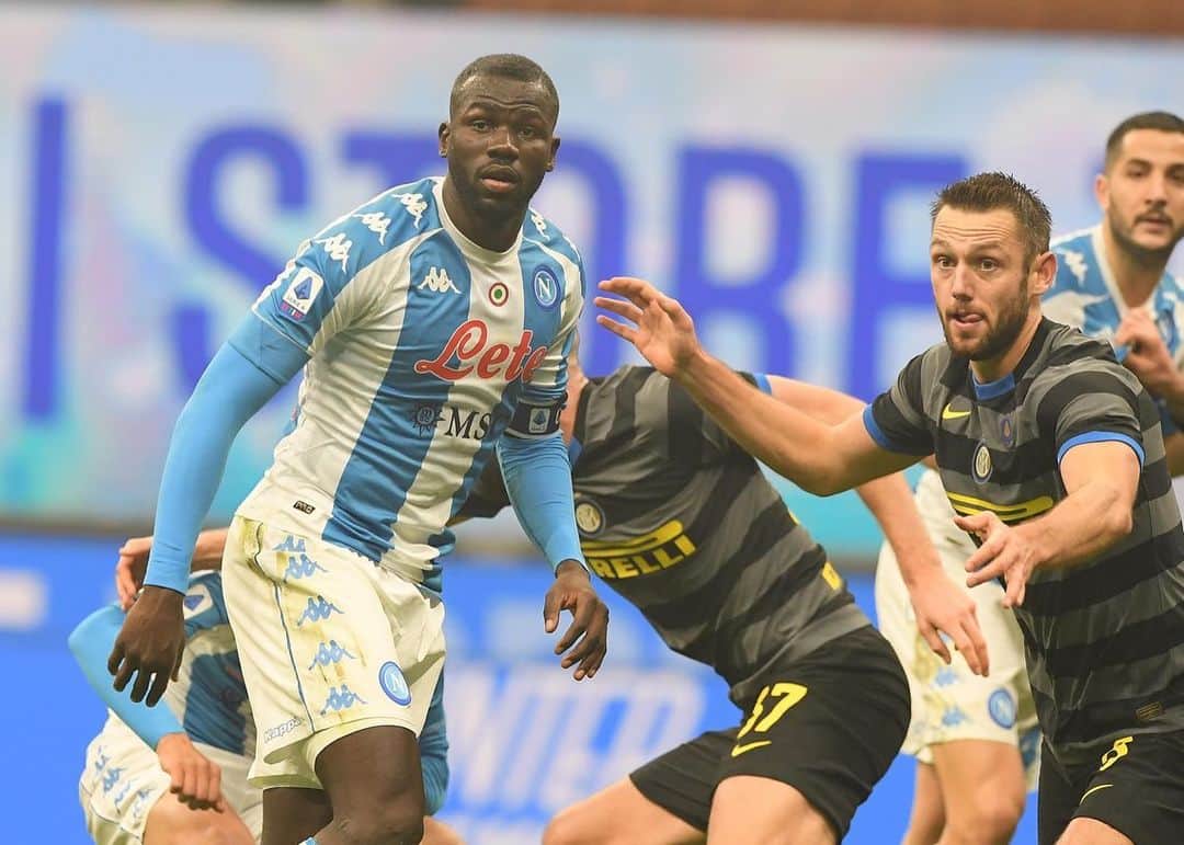 のインスタグラム：「Un peccato averla persa. Meritavamo di più. —— C'est dommage d'avoir perdu. Nous méritions plus. —— It is a pity we lost. We deserved more. —— 🇮🇹 #InterNapoli 1-0 #SerieA 💙 #ForzaNapoliSempre 💪🏿 #KK #KeepRacismOut」
