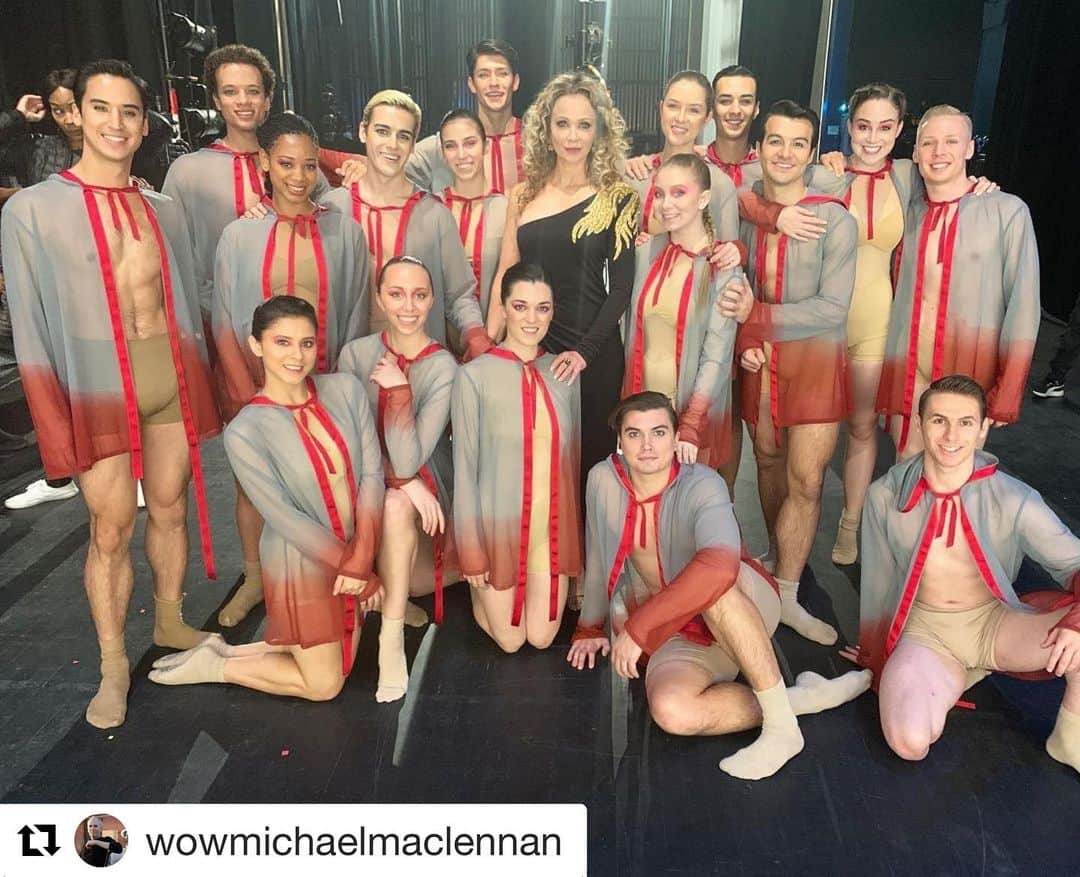 ローレン・ホリーのインスタグラム：「🩰 #tinyprettythings ⚡️ ・・・ The goddess @laurenholly1 with her dancers @michaelhsurosen @damonjgillespie @kyliemjefferson @dannie_norman @brennanclost @sarahmaudelaliberte @emskubs @bartonc @lily_marieclaire @kirill_lordski @ashley.coulson @mia.ballerina1 @lucasdemarinis @evgeni.dokoukine @clarefbutler @tyforhan_ @joshstjohnofficial  #somuchlove #ballet #tinyprettythingsnetflix」