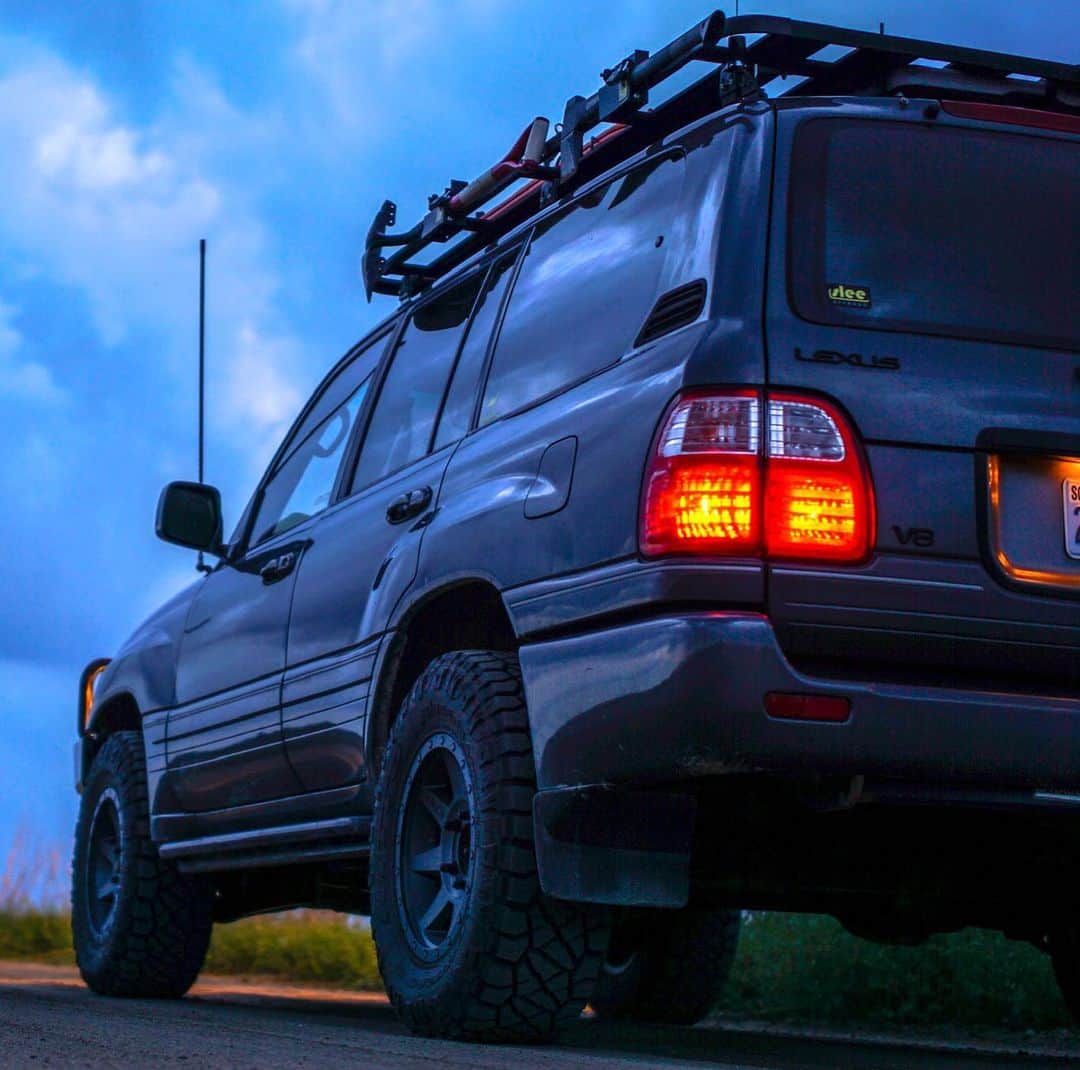 Lexus USAのインスタグラム：「Off the grid. On the prowl. Thanks to @macexpeditions for the inspiration. #LexusLX」