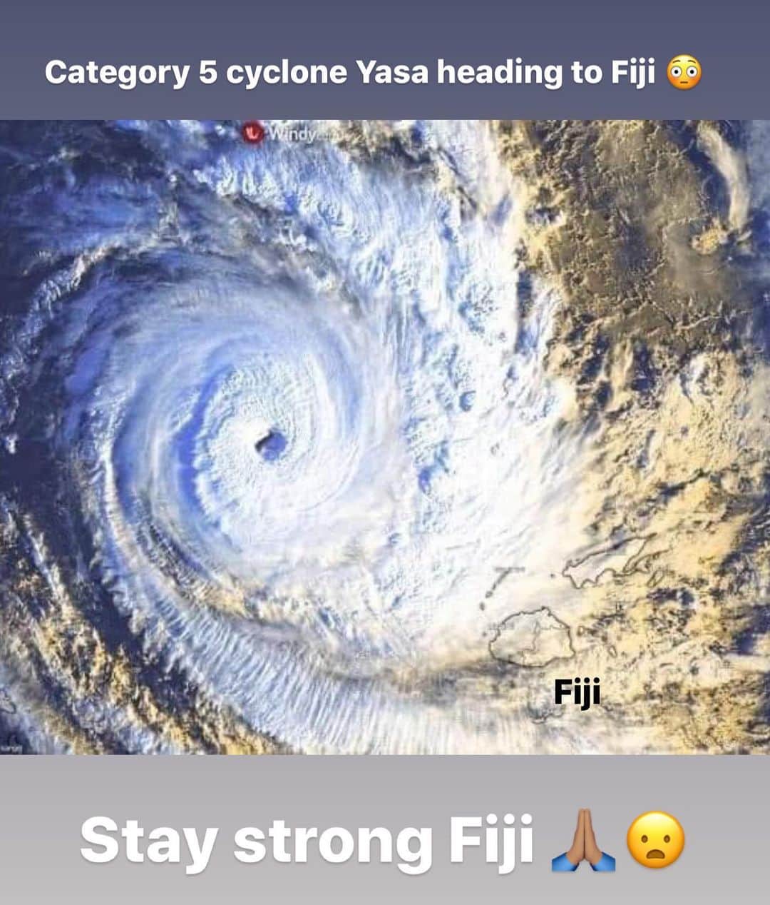 ピッタ・タウファトフアさんのインスタグラム写真 - (ピッタ・タウファトフアInstagram)「Thinking of Fiji as Category 5 cyclone Yasa bears down upon them. The second clip is footage from the yasawa islands showing the extent of the pre-cyclone winds taken today. It’s expected to hit this afternoon -tomorrow morning and is on a direct path through the islands. Ofa Atu To all in Fiji」12月17日 8時36分 - pita_tofua