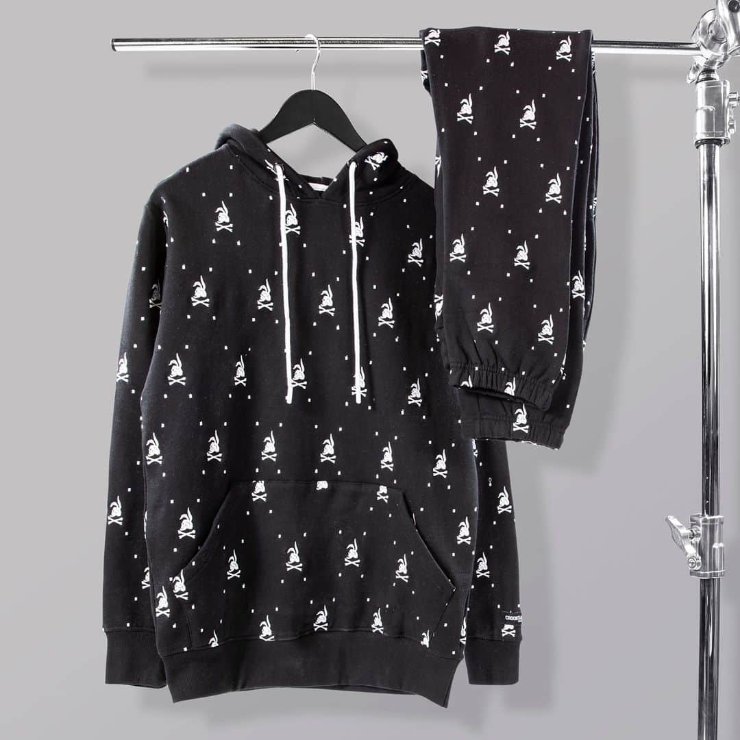Crooks & Castlesのインスタグラム：「Skull Bunny logo all-over embroidered set 💀  Just dropped!」