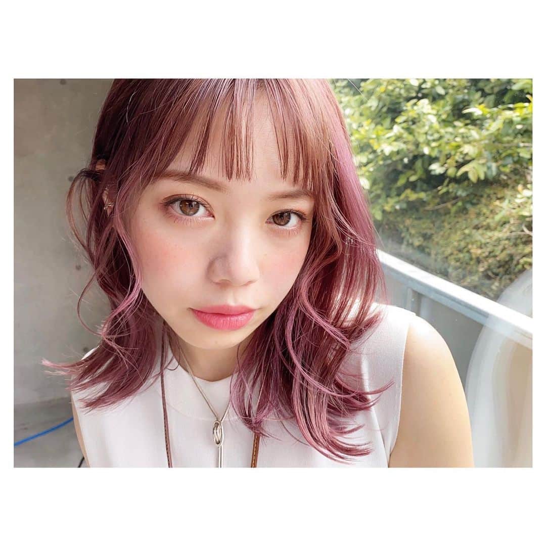 前原穂高のインスタグラム：「遡り投稿🙇‍♂️ar10月号のオフショット  @natsuminmin19  @ar_magazine   #美容室Violet #表参道ヘアサロン #表参道美容室 #表参道美容院 #ピンクヘアー #ピンクカラー #韓国パーマ #韓国ガール #ふんわりパーマ #韓国美人 #20代ヘアスタイル #韓国ヘアスタイル #韓国ヘアアレンジ #根元パーマ #韓国ヘアー #40代ヘアスタイル #30代ヘアスタイル #ヨシンモリ #韓国トレンド #韓国風 #韓国スタイル #韓国ヘア #韓国女子 #韓国メイク #韓国好き   12月前原穂高店舗出勤スケジュール  🗼→表参道店 ⚓️→横浜店  12月17日(木)🗼 12月18日(金)🗼 12月19日(土)🗼 12月20日(日)🗼 12月21日(月)🗼 12月23日(水)🗼 12月24日(木)⚓️ 12月25日(金)🗼 12月26日(土)🗼 12月27日(日)🗼 12月28日(月)🗼 12月30日(水)🗼 12月31日(木)🗼」