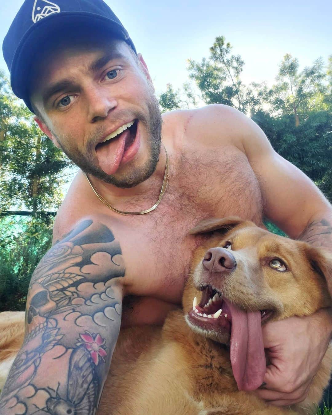 ガス・ケンワージーのインスタグラム：「up for adoption (me, not her)」