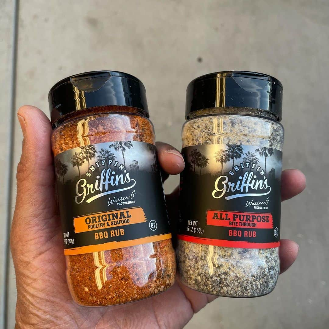 ウォーレン・Gさんのインスタグラム写真 - (ウォーレン・GInstagram)「@sniffingriffinsbbq  A perfect combination and they will be available this Friday. Done meet me online beat me online. #food #bbq #rubs #love SNIFFINGRIFFINSBBQ.COM」12月17日 9時11分 - warreng