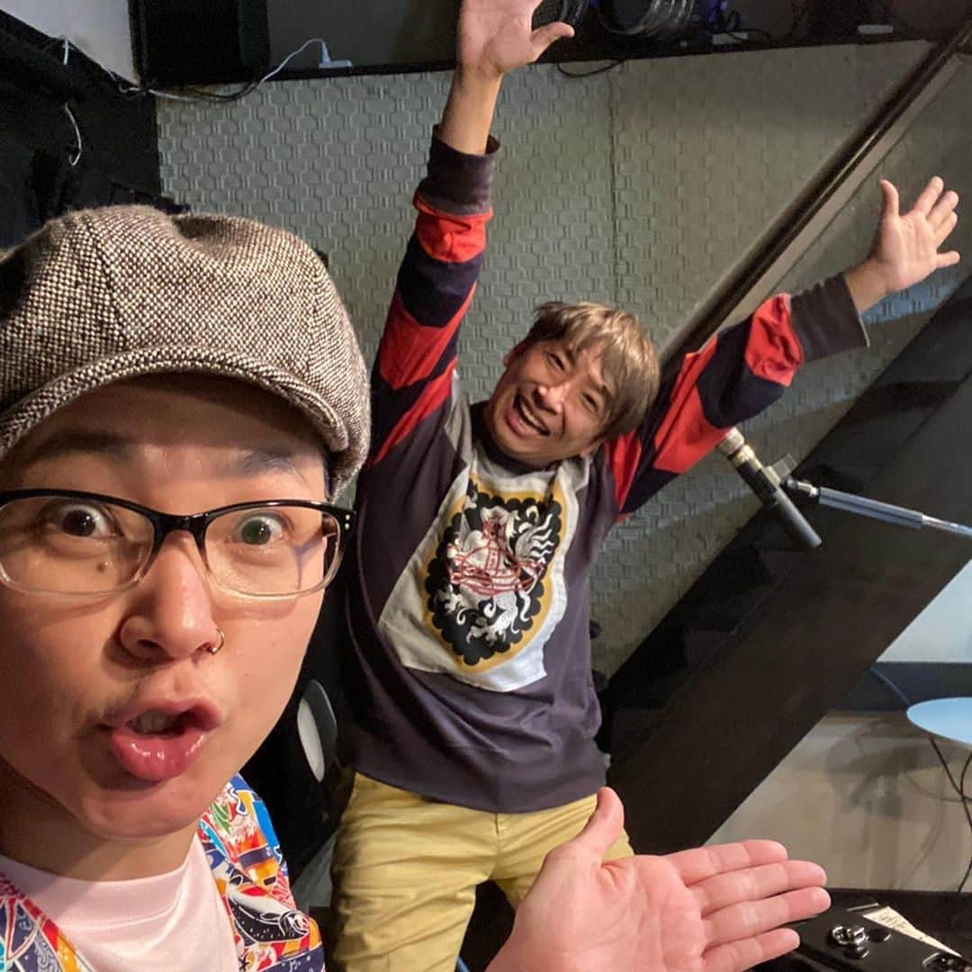 イツカノオトさんのインスタグラム写真 - (イツカノオトInstagram)「今日はラジオノオト収録&19時〜イツカノキャス！！ お便りお待ちしてます☆ @kab_kairakudo @hds164 #イツカノオト　#KAB. #コバヤシヒロシ　#ツインボーカル　#ボーカル　#シンガー　#シンガーソングライター　#ギター　#ピアノ　#幸せ　#二人組　#happy #smile #love #loveu #sherethelove #twinvocal #vocal #singer #singersongwriter #guitar #piano #music #lifeismuaic #fmkawaguchi #笑顔で逢えるのを楽しみに」12月17日 9時27分 - itsukanooto