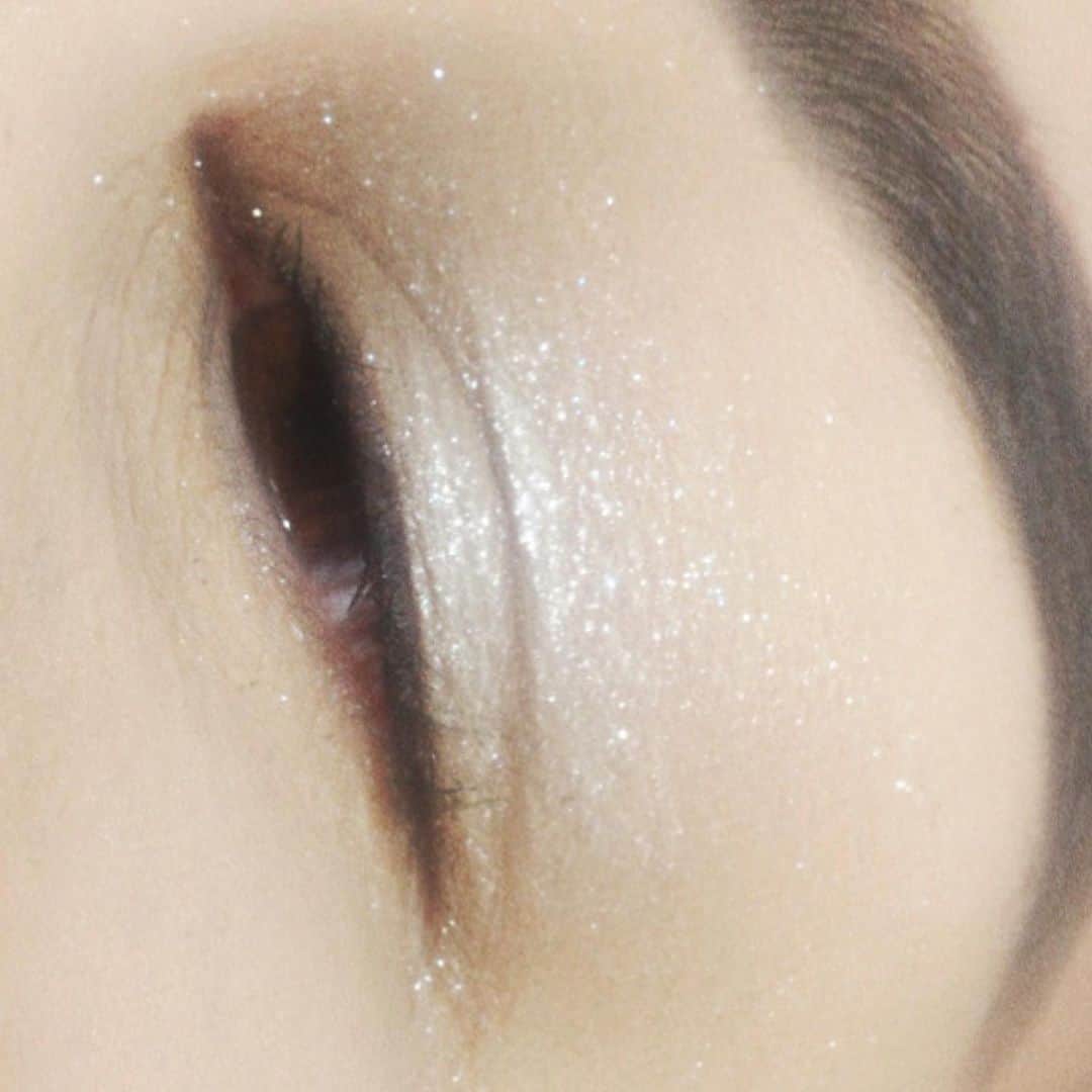 Sayaka Obaraのインスタグラム：「👁✨ @meltcosmetics JUNO from #meltwaitingroom palette. #meltsupernatural mascara on my tiny lashes. . . #meltcosmetics #meltxbeetlejuice」