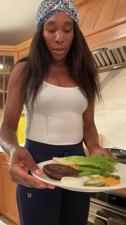 ビーナス・ウィリアムズのインスタグラム：「Healthy snacking advice and secret tips to wellness!」