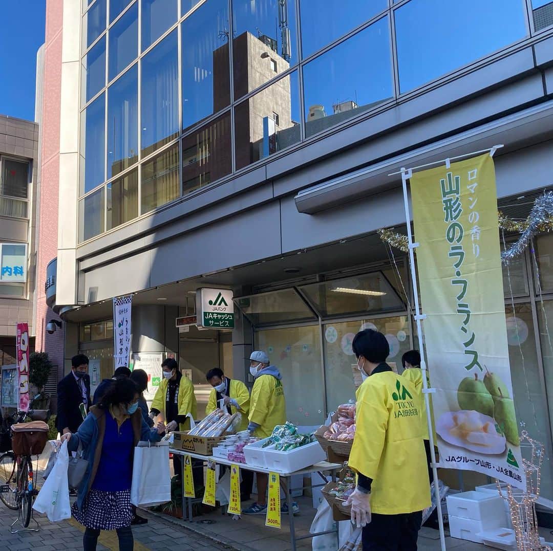 小谷あゆみさんのインスタグラム写真 - (小谷あゆみInstagram)「ベジアナの畑の力らららラジオ！ まもなく11時から始まりまーす #JA世田谷目黒 #エフエム世田谷  昨日はJA前で山形のラフランスフェアでした〜 ゲストは中杉キッチンガーデン 中杉玲子さん　スマホで聴けます♪ https://radio1.bitmedia.ne.jp/fm834/listener.html」12月17日 9時51分 - vegeanaayu