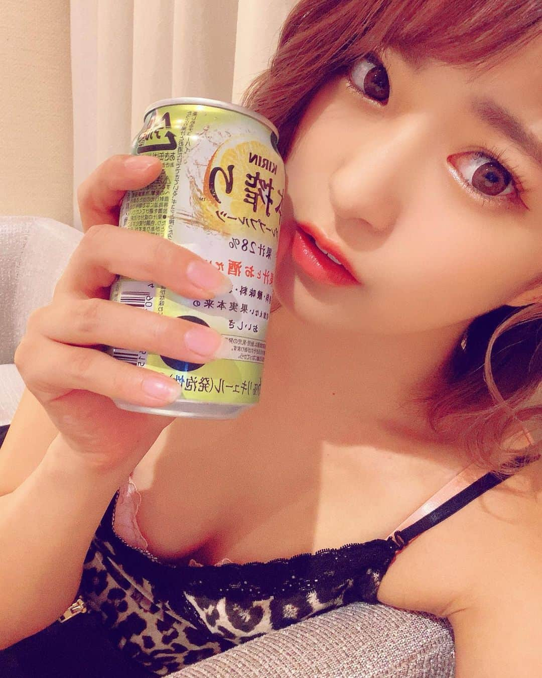 渚みつきさんのインスタグラム写真 - (渚みつきInstagram)「グレープフルーツで唯一呑める  本搾り . . #お酒 #本搾り  #酒癖 #が #物を語る #ぷはー」12月17日 9時53分 - __nagisa_mitsuki__