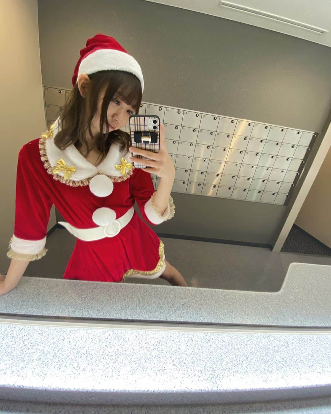 のインスタグラム：「もうすぐメリクリ」