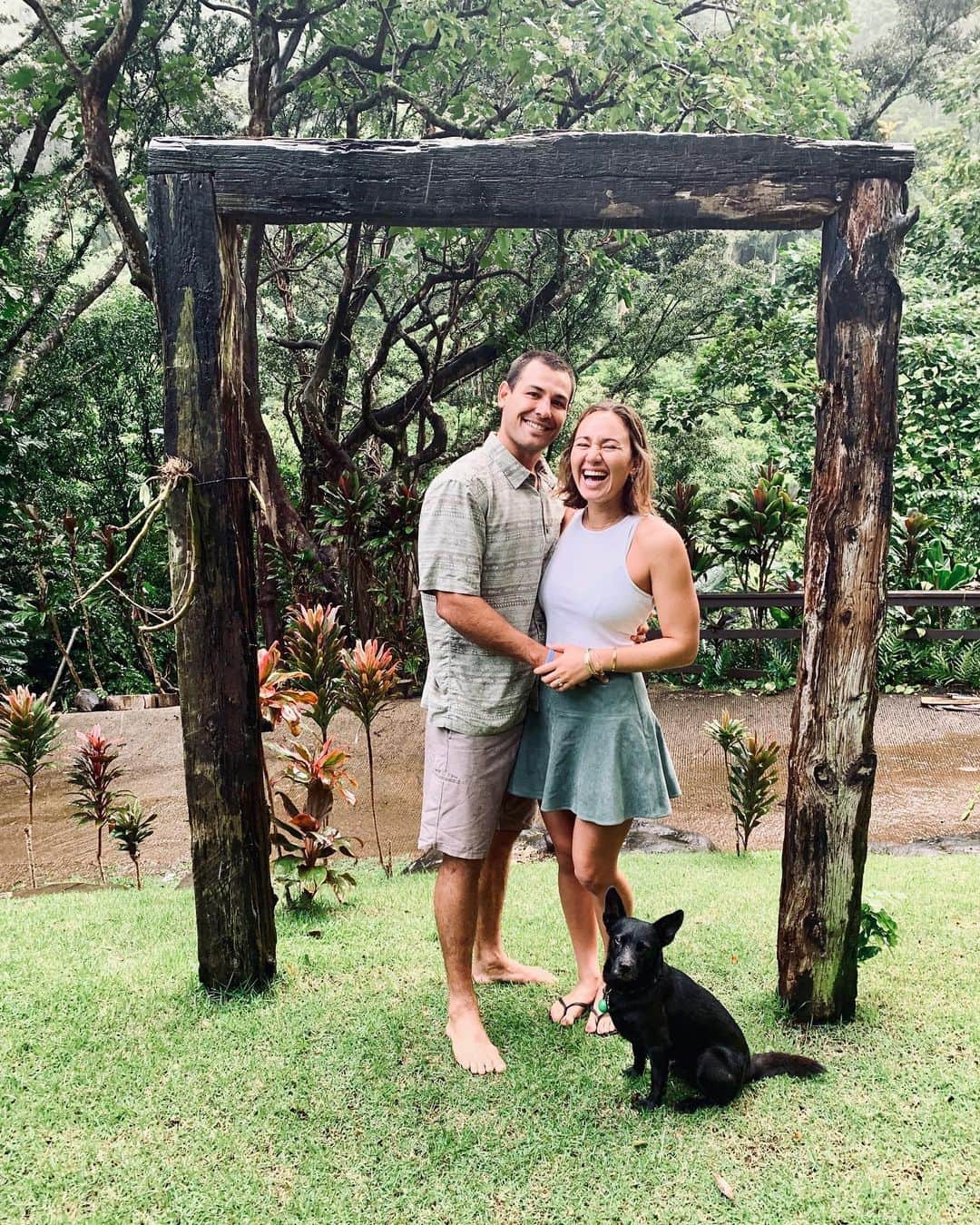 カリッサ・ムーアさんのインスタグラム写真 - (カリッサ・ムーアInstagram)「Annual anniversary photo beneath our wedding arch in our backyard with the addition of Maya this year 💛 Excited to see the collection of photos 10, 15, 20 years from now and how things will change. Cheers to three incredible years of marriage and forever more my love. You’re the greatest thing that has ever happened to me.」12月17日 9時56分 - rissmoore10