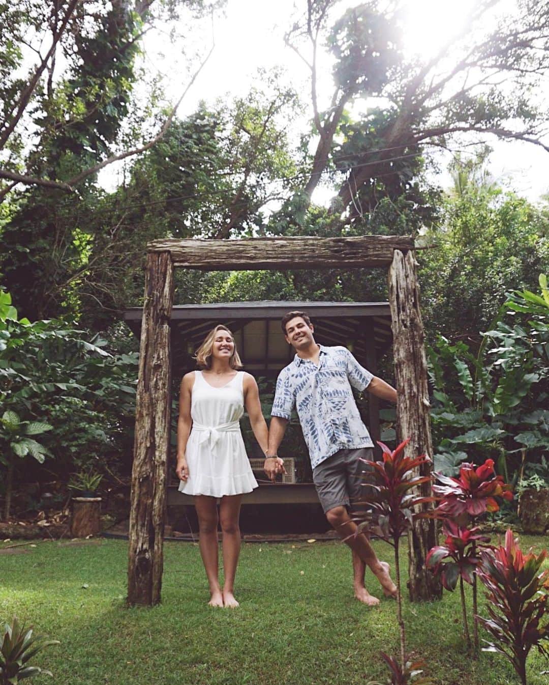 カリッサ・ムーアさんのインスタグラム写真 - (カリッサ・ムーアInstagram)「Annual anniversary photo beneath our wedding arch in our backyard with the addition of Maya this year 💛 Excited to see the collection of photos 10, 15, 20 years from now and how things will change. Cheers to three incredible years of marriage and forever more my love. You’re the greatest thing that has ever happened to me.」12月17日 9時56分 - rissmoore10