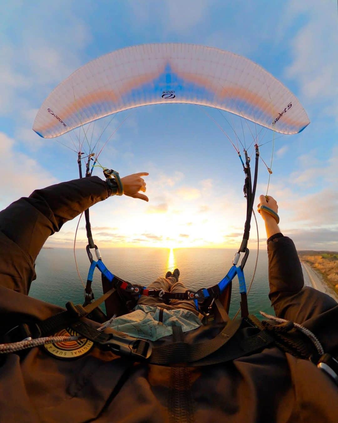 Travis Burkeのインスタグラム：「Feeling grateful this is home! Winter in San Diego, CA.  #paragliding #gopro #sunset #california」