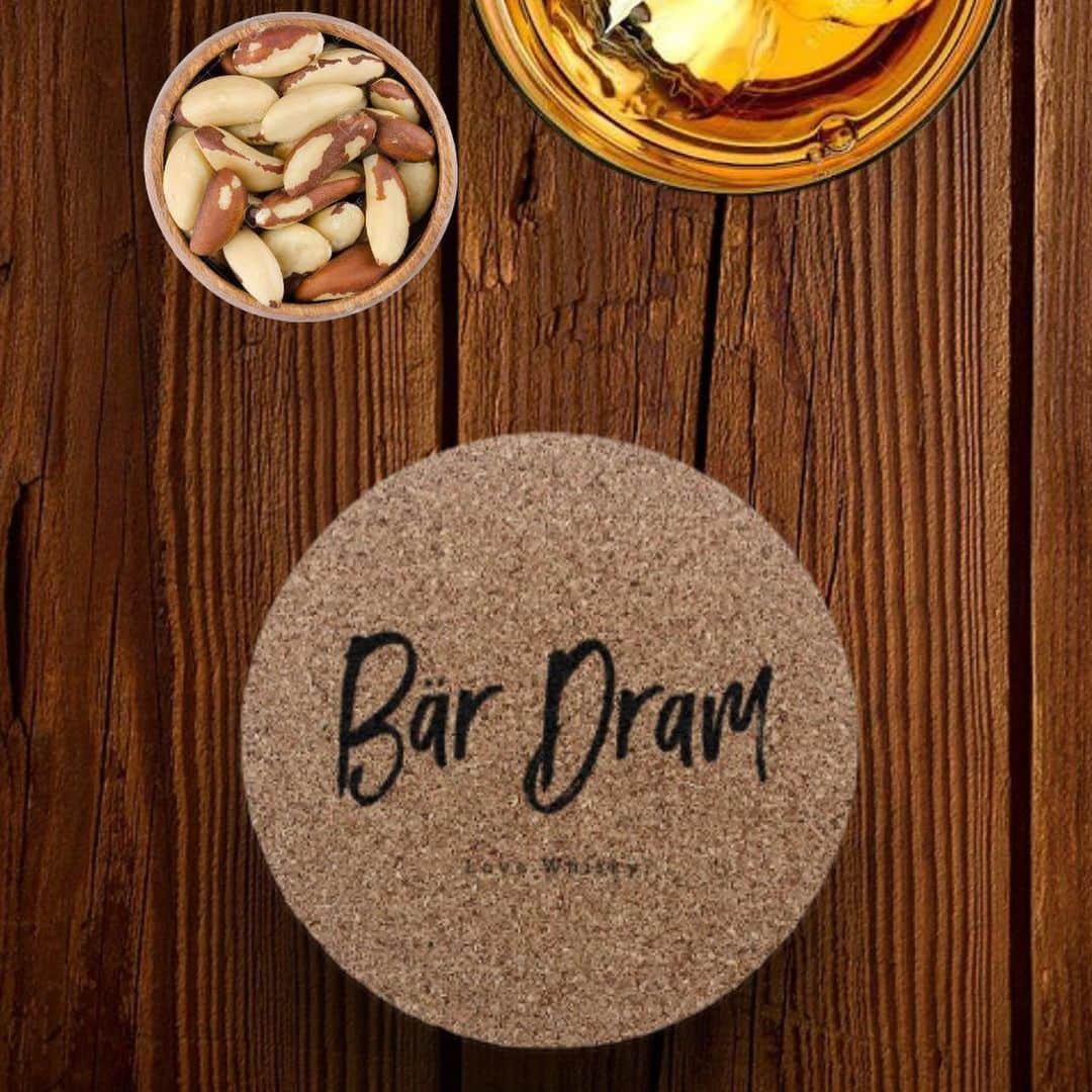 トムセン陽子さんのインスタグラム写真 - (トムセン陽子Instagram)「【Bär Dram】 いよいよ明日発売👏👏👏 全ラインナップご紹介です❣️  【1st Anniversary Hoodie】¥15,800 〈Jack Black〉ONE SIZE 〈Whisky Brown〉M/L 【カタカナスウェット】¥16,800 〈Black〉ONE SIZE 【Dram Face Sweatshirt】¥12,800 〈Heather Gray〉M/L 【Mini Tote】¥5,800 【Deutche Tüte】¥1,200 【Colk Coaster】¥500 【1st Anniversary Sticker】¥300  ※¥30,000以上お買い上げいただいた方には1周年記念ステッカーをプレゼントさせていただきます。 ※今回は受注生産ではなく、全ての商品が数量限定販売となります。数に限りがございますので気になる商品がございましたらお早めにどうぞ。  12/18（金）お昼12:00〜販売開始✨！！  プロフィール欄のURL、または@bear_dram35からオフィシャルショップにアクセスできます✨✨  #beardram #ベアドラム #ウイスキーアパレルブランド #whisky #ウイスキー」12月17日 10時45分 - yokothomsen