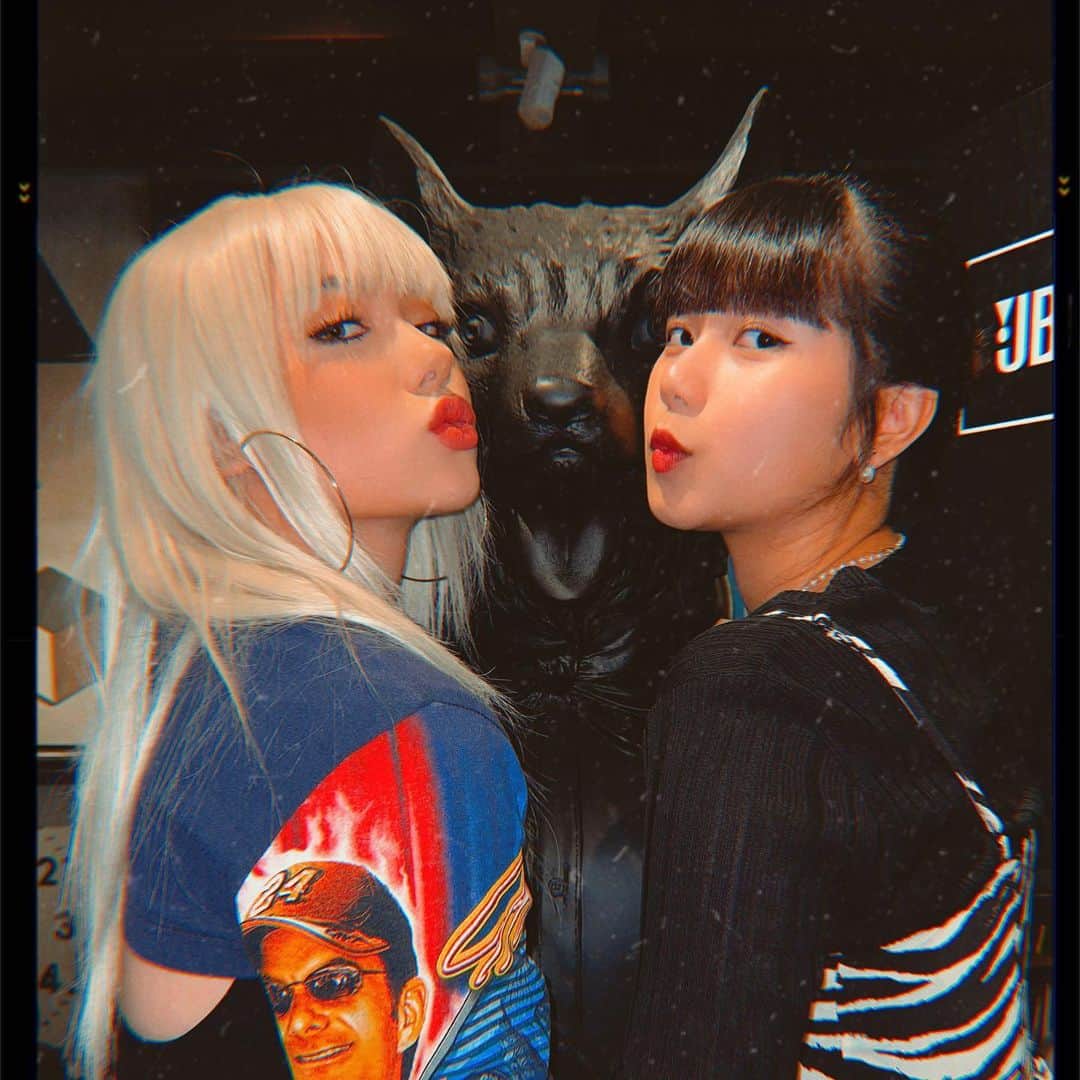 ヤンニーン・ワイゲルのインスタグラム：「My favorite👭🏻💗」
