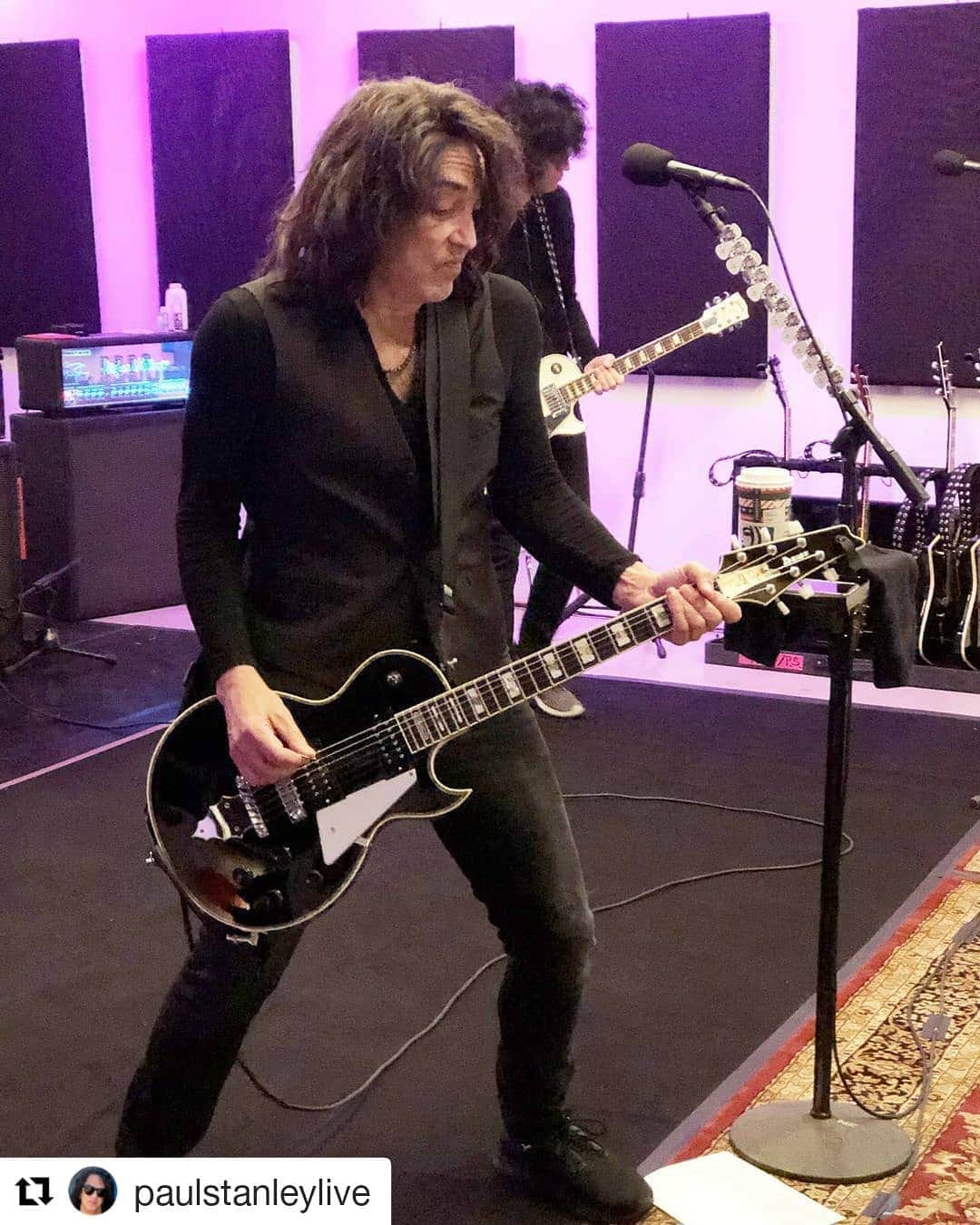 KISSさんのインスタグラム写真 - (KISSInstagram)「#Repost @paulstanleylive  ・・・ REHEARSALS CONTINUE TODAY for #KISS2020Goodbye New Years Eve Show and I take my new IBANEZ PS model for a test drive. We are COVID TESTED DAILY as are the only 3 crew members allowed in. The room and all equipment is sanitized each day.」12月17日 10時45分 - kissonline