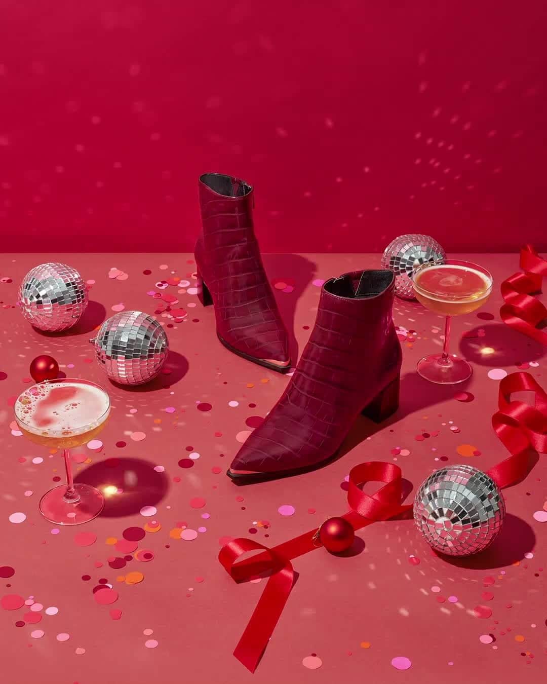 のインスタグラム：「Social-distancing party for two? Upstage the other guest in the Roanne ankle bootie with our signature block heel. #StaySafe #KeepYourDistance #ShoesWisely  When you shop at KennethCole.com, we’ll donate to The New York Public Library in support of The Harry Belafonte Black Liberation Speaker Series. Info link in bio.」