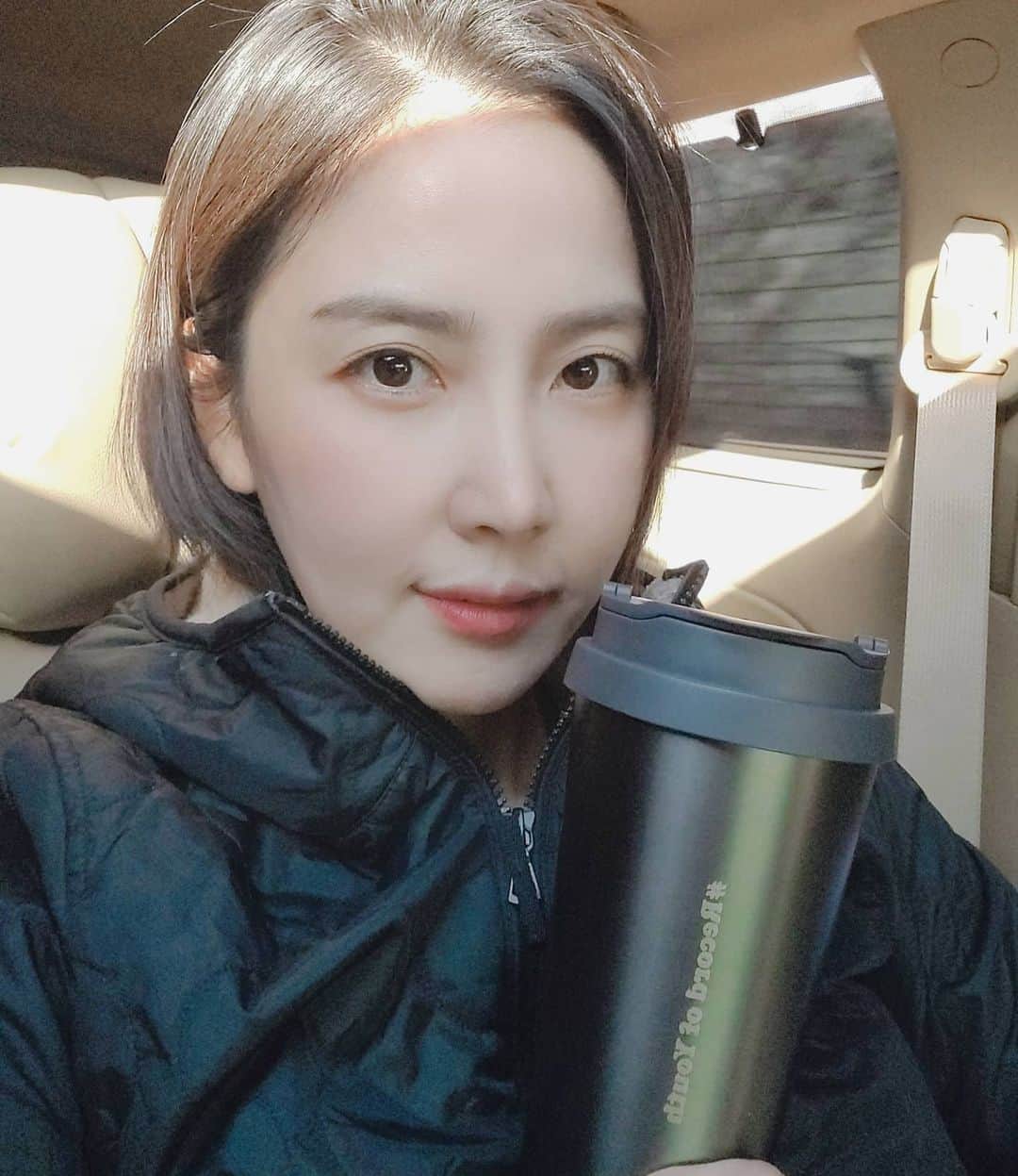シン・ドンミさんのインスタグラム写真 - (シン・ドンミInstagram)「🎁 #recordofyouth #tumbler #thankyou」12月17日 10時53分 - dongmi_shin