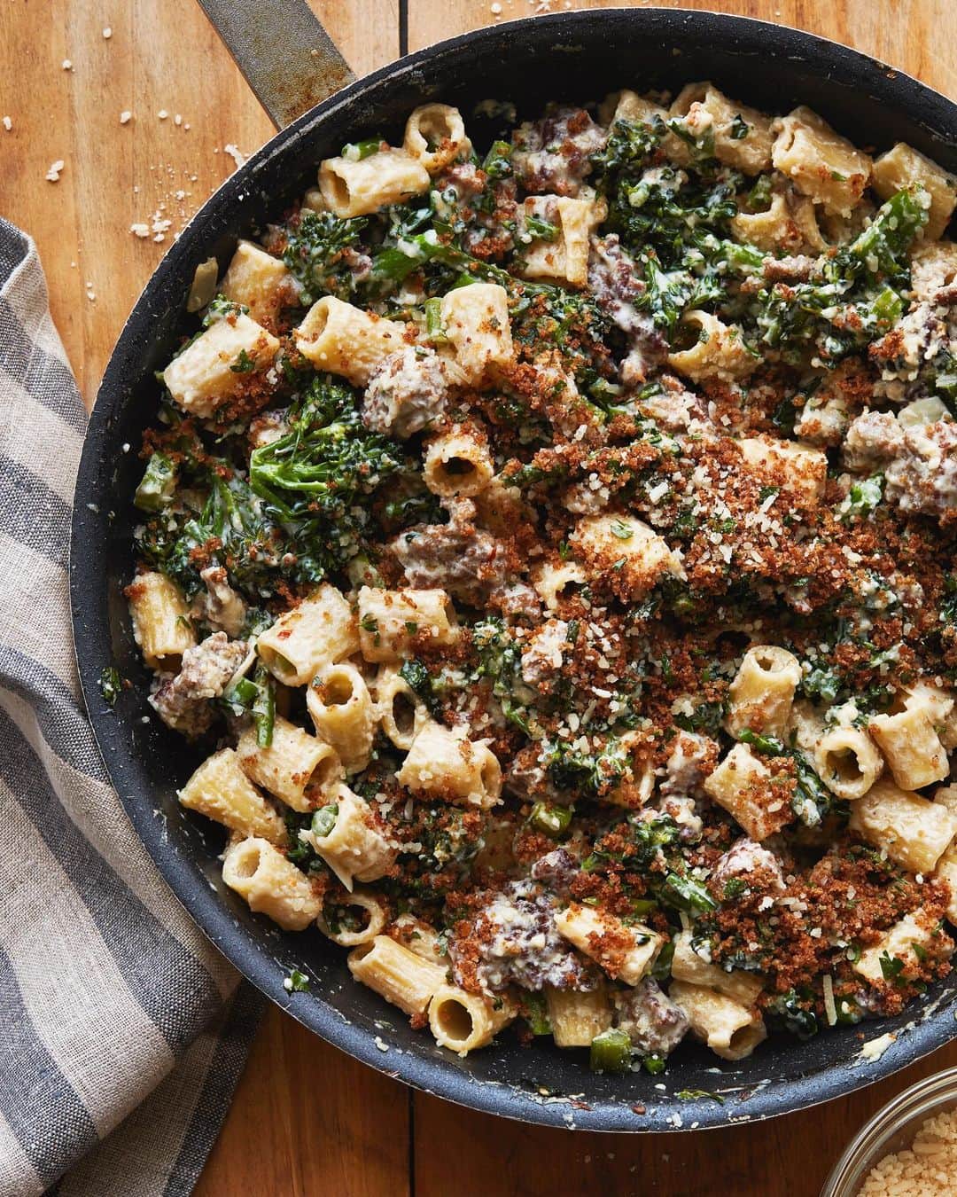 Gaby Dalkinさんのインスタグラム写真 - (Gaby DalkinInstagram)「Le bebe is crushing the carb game these days!  Creamy Rigatoni with Broccolini and Sausage is the name of the game and it’s 🔥 also one of @whatsthomaseating’s favs meals ever!! Linked! https://whatsgabycooking.com/rigatoni-with-broccolini-and-sausage/」12月17日 10時54分 - whatsgabycookin