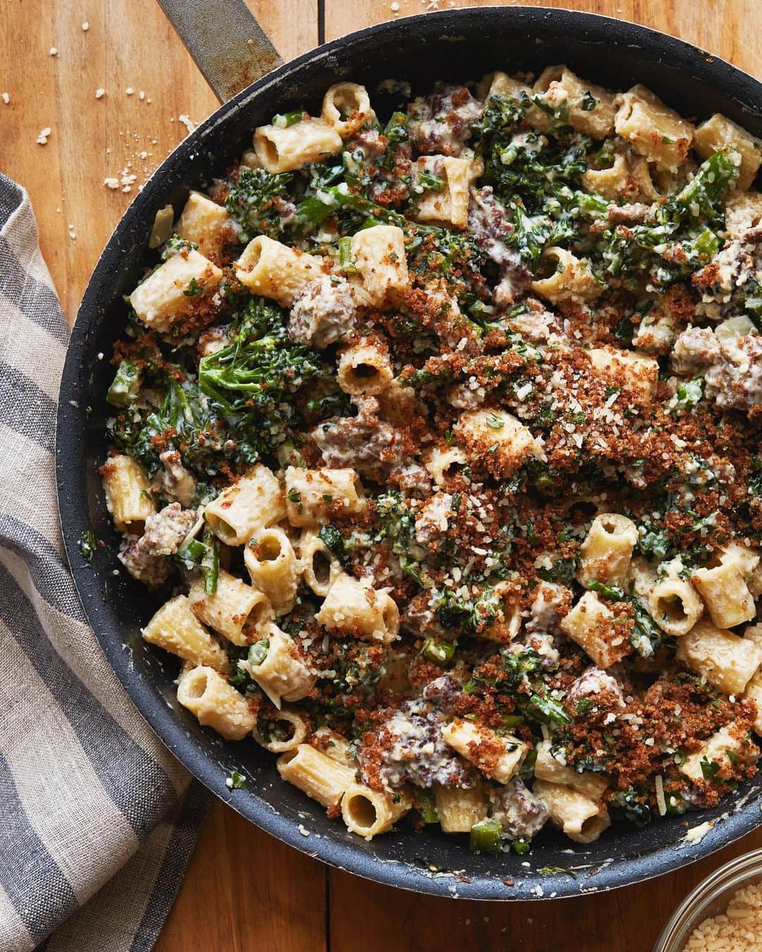 Gaby Dalkinのインスタグラム：「Le bebe is crushing the carb game these days!  Creamy Rigatoni with Broccolini and Sausage is the name of the game and it’s 🔥 also one of @whatsthomaseating’s favs meals ever!! Linked! https://whatsgabycooking.com/rigatoni-with-broccolini-and-sausage/」