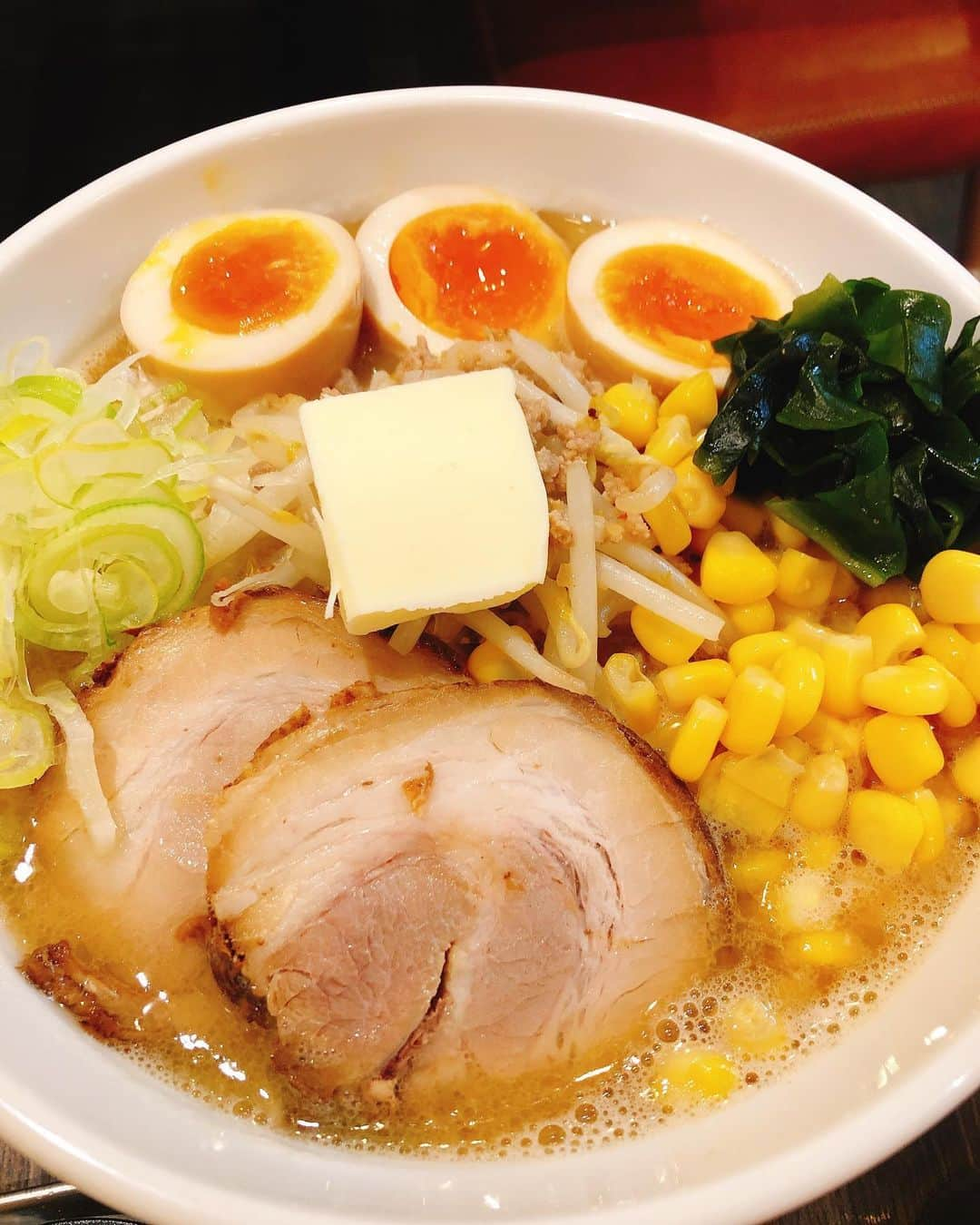 嶺恵斗さんのインスタグラム写真 - (嶺恵斗Instagram)「12月限定🍜 ・ 冬はやっぱり味噌ラーメン！ 子供と一緒に食べるので 大盛り＆玉子追加‼️ 二人で競争のように食べ切りました。  具沢山で大満足✨  欲を言うと… 次は一人で味わいながら食べたい笑 🍺飲みながらとか！ 子供の食欲ハンパない💦 ・ #天雷軒麹町店 #限定ラーメン  #味噌ラーメン #オススメ #冬の味覚  #子供も喜ぶ #ガッツリランチ #真矢プロデュース #麹町ランチ #東京グルメ #美味しいお店  #japaneasenoodle #yammy #tokyo #lunch」12月17日 10時57分 - etsuko__7