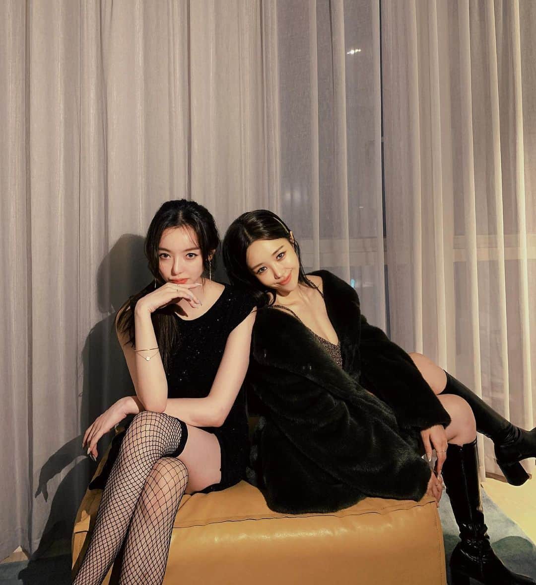ジユルのインスタグラム：「#불화샷 ? Finally.. #discord ?!  🤣🤣」