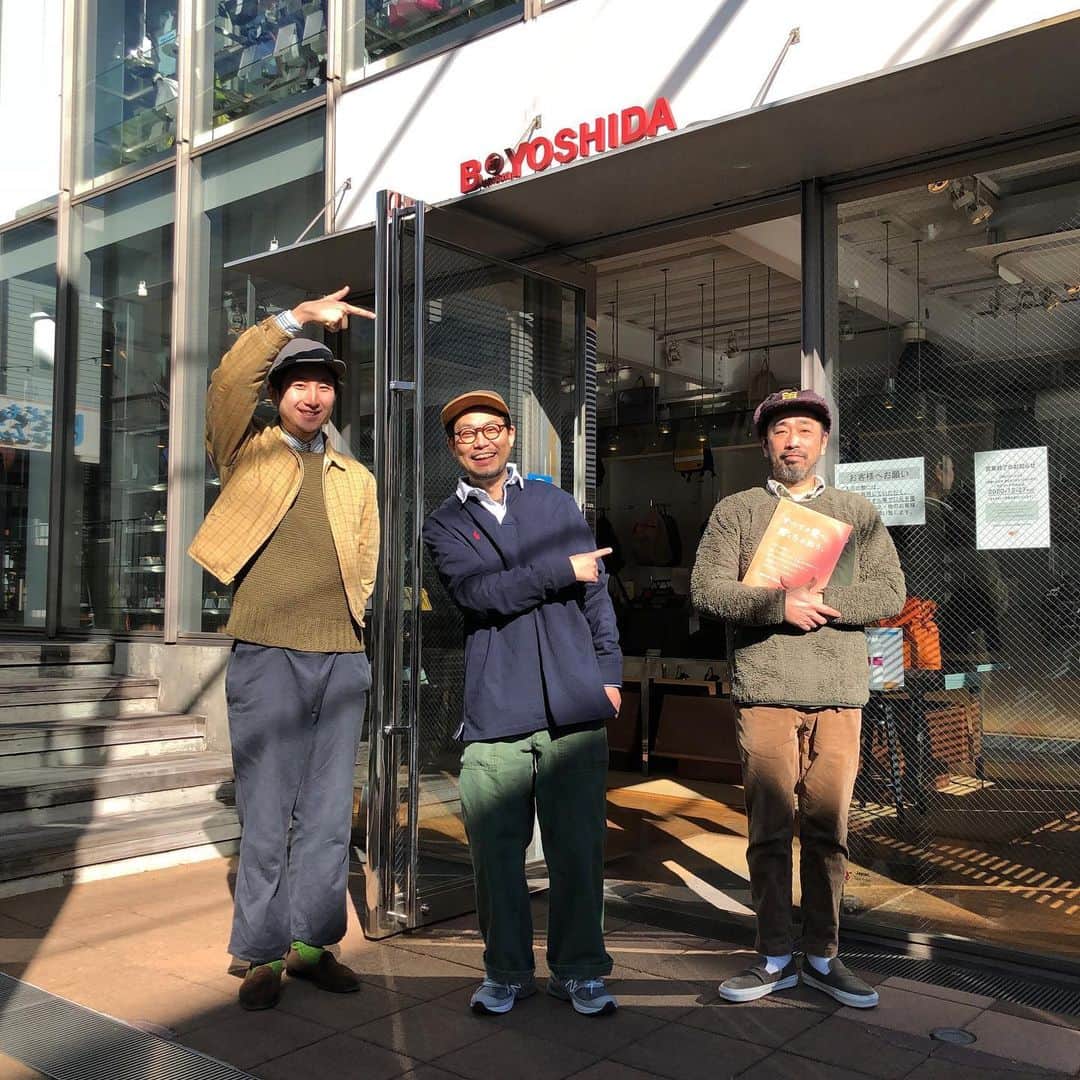 B JIRUSHI YOSHIDAのインスタグラム：「おはようございます。 只今の代官山地区の天候は晴れ。本日の最高気温は9℃の予報です。 朝ベッドから抜け出せない季節ですね。日中は日差しがあるので大丈夫ですが、日が落ちてからは朝同様かなり冷え込むと思われます。マフラーや手袋もお持ちになって外出下さいね。 ・ 今日はこちらのメンバーでご案内いたします。 毎年M1を観ながら勝手に点数を付けて優勝者を予想してるスタッフがおりますので、同じことをされているお客様がおりましたら、今年のM1を今のうちに熱く語りに是非ご来店頂きますようお願い致します。 ・ では本日も皆様のご来店お待ちしております。 ・ ＜営業終了のお知らせ＞ B印 ヨシダ 代官山は、12月27日(日)をもって営業を終了いたします。 最終営業日まで、変わらぬご愛顧のほど、宜しくお願いいたします。 営業終了後はビームスジャパン3Fにて販売をいたしますので、どうぞご利用いただきますよう宜しくお願いいたします。  #beams #bjirushiyoshida #b印ヨシダ」