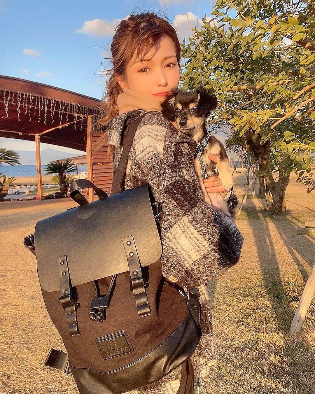 のインスタグラム：「_ 愛用中の @gastonluga のリュック🖤 ㅤㅤㅤㅤㅤㅤㅤㅤㅤㅤㅤㅤㅤ ㅤㅤㅤㅤㅤㅤㅤㅤㅤㅤㅤㅤㅤ 白も持ってるんだけど、イロチ買いで🦭 ㅤㅤㅤㅤㅤㅤㅤㅤㅤㅤㅤㅤㅤ ㅤㅤㅤㅤㅤㅤㅤㅤㅤㅤㅤㅤㅤ クリスマス限定でバックパック購入したら レザーポーチも今ついてくるみたい👝🎶 ㅤㅤㅤㅤㅤㅤㅤㅤㅤㅤㅤㅤㅤ ㅤㅤㅤㅤㅤㅤㅤㅤㅤㅤㅤㅤㅤ 15%OFFクーポン【peitaro72】を使って お得にGetしてね☝🏻😎 ㅤㅤㅤㅤㅤㅤㅤㅤㅤㅤㅤㅤㅤ ㅤㅤㅤㅤㅤㅤㅤㅤㅤㅤㅤㅤㅤ 送料も、30日返品も無料やお💸💓 ㅤㅤㅤㅤㅤㅤㅤㅤㅤㅤㅤㅤㅤ ㅤㅤㅤㅤㅤㅤㅤㅤㅤㅤㅤㅤㅤ 公式オンラインストア🔍 https://gastonluga.com/jp/ ㅤㅤㅤㅤㅤㅤㅤㅤㅤㅤㅤㅤㅤ ㅤㅤㅤㅤㅤㅤㅤㅤㅤㅤㅤㅤㅤ #gastonluga #ガストンルーガ #リュック #バックパック #冬コーデ #ブラックコーデ #モノトーンコーデ #鹿児島 #マリンポート」