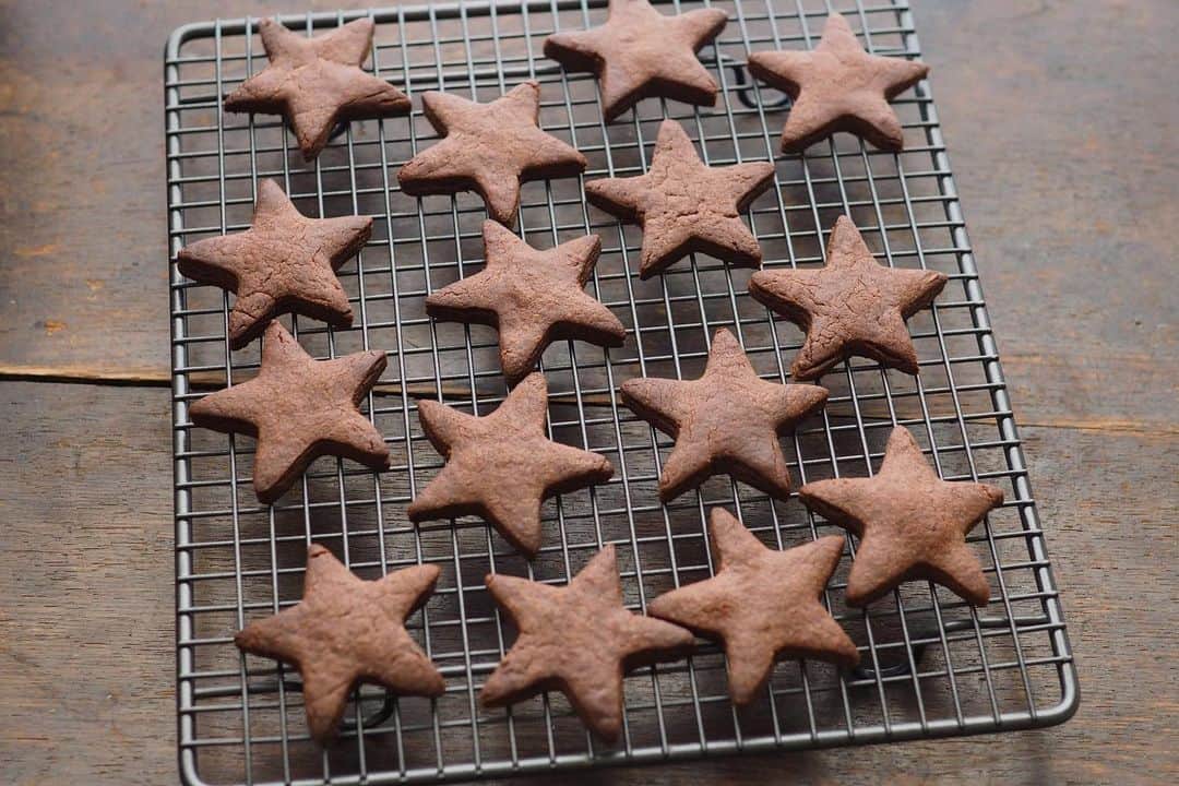 Rocoのインスタグラム：「12.17 ★★★  #rocoおやつ #まいにち食べたいごはんのようなクッキーとクラッカーの本」