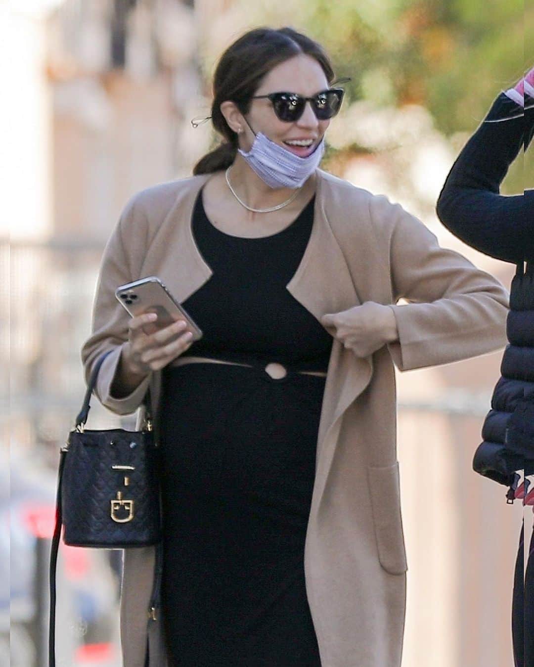 Just Jaredさんのインスタグラム写真 - (Just JaredInstagram)「Katharine McPhee Foster shows off her baby bump in a cute black dress after catching up with a friend while shopping for the holidays  #KatharineMcPhee Photos: Backgrid」12月17日 11時24分 - justjared