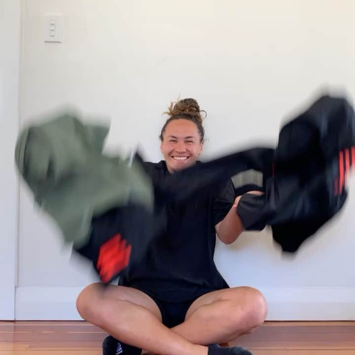 ポーシャ・ウッドマンのインスタグラム：「‼️ Give Away ‼️  Struggling for gifts for whanau and friends? Or want something for yourself? We might have something for you.  Stay tuned to my page over the next couple of days to catch where @renee_wickliffe and I will be giving away some gear from the last few seasons.   We’re making our way up to Te Tai Tokerau over the next couple of days and will be making stops along the way for 30mins. Maybe stretch the legs, wharepaku stop or to grab a kai so will be giving 3 gift packs to the first three people to turn up. Stay tuned to see where we go first.」