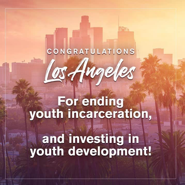 ヘレン・ハントさんのインスタグラム写真 - (ヘレン・ハントInstagram)「L.A. County moves to create the nation's largest youth development department for Black, Brown and Native American youth by closing the largest youth incarceration system after two decades of community organizing! Thank you to the Anti-Recidivism Coalition, Youth Justice Coalition, Million Dollar Hoods, California Defense Fund-California, L.A. Youth Uprising coalition, Brothers Sons Selves Coalition, Brotherhood Crusade, Community Coalition, InnerCity Struggle, Khmer Girls in Action, Social Justice Learning Institute, Urban Peace Institute and @LibertyHillFoundation for their dedication and commitment to this fight. #FreeOurFuture」12月17日 11時37分 - helenhunt