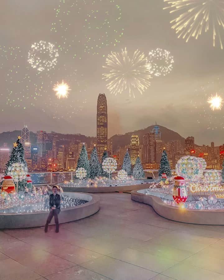 のインスタグラム：「聖誕版來啦🎄 今年因為疫情 煙花慶節活動全都取消了 沒關係～我們自己來點儀式感吧🌌  雖然不是什麼難度教學 算是一些小分享 喜歡的要看到最後啊🎇 。 。 。 。 。 。 #hongkong #homekong #香港 #香港旅行 #香港旅 #hongkonginsta #discoverhongkong #hongkongart #instahk #hongkongphoto #尖沙咀#harbourcity #timeouthongkong #hkig #likeforlikes #shoutout #コメント返し #lightroom #lightroompresets #lightroom調色 #hkblogger #写真好きな人と繋がりたい #カメラ女子 #カメラ好きな人と繋がりたい」