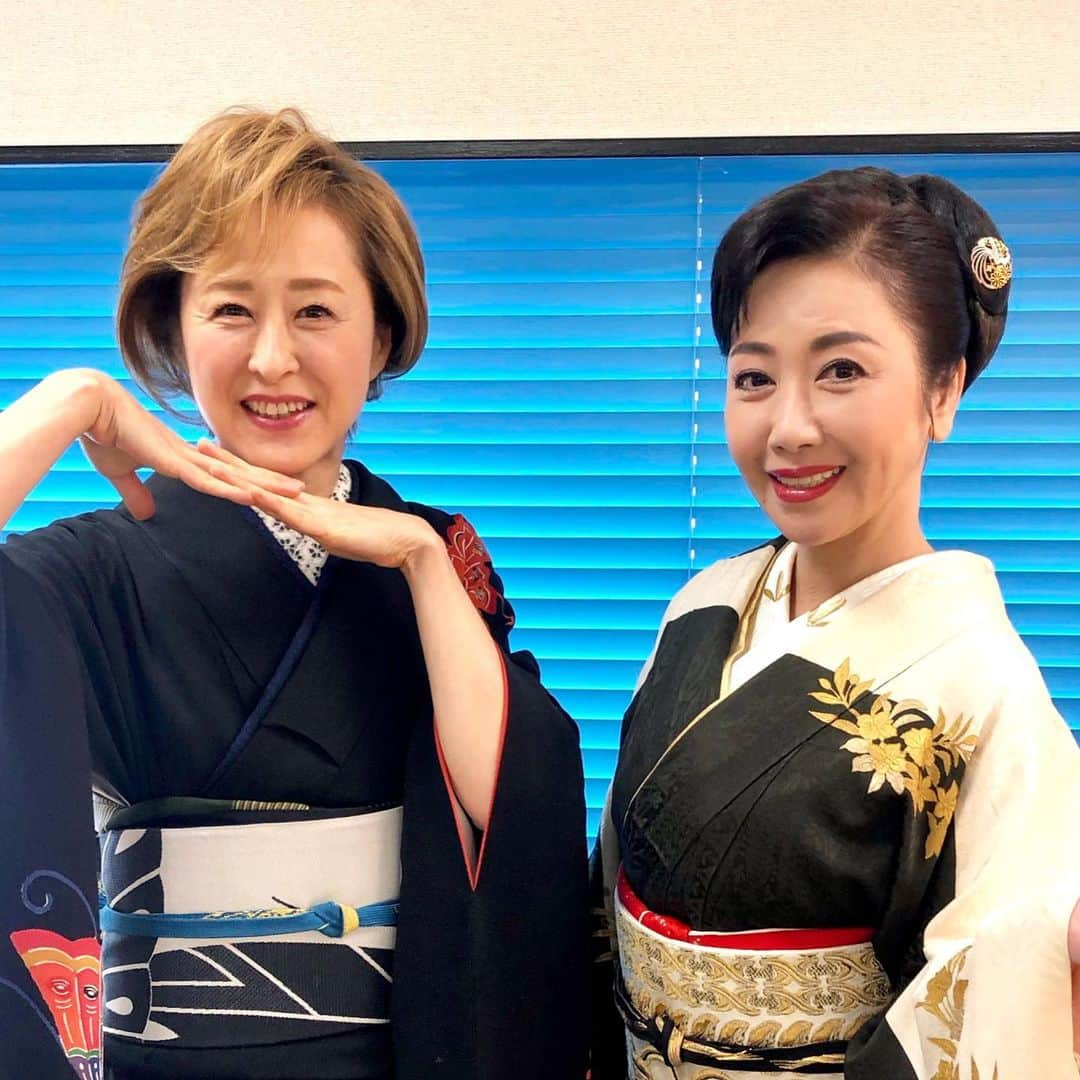 伍代夏子さんのインスタグラム写真 - (伍代夏子Instagram)「昨日は、テレビ東京「第53回 年忘れにっぽんの歌」の収録 🖥 放送は大晦日です。 皆サマ、是非見てちょ💋 #もうそんな季節 #年忘れにっぽんの歌  #またまたご一緒  #城之内早苗 さん #お気に入りの着物 #歌 #歌こそ我が人生 #演歌 #歌謡曲 #kimono #着物👘 #japanesestyle」12月17日 11時40分 - natsuko_godai_official