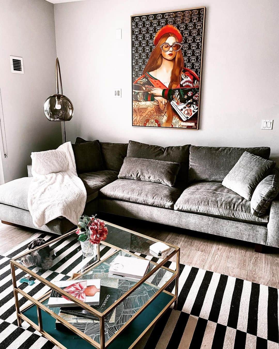 The Oliver Gal Artist Co.のインスタグラム：「When you find the ideal piece for your home decor ❣️⁠  beautiful look by 📷 @monylicious⁠ #olivergal ⁠ ⁠ ⁠」