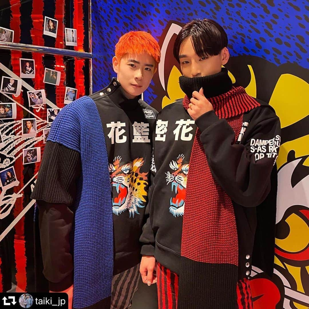 山本寛斎さんのインスタグラム写真 - (山本寛斎Instagram)「#repost @taiki_jp  ・・・  『KENZO x KANSAIYAMAMOTO』🐯✨ 本日は、阪急うめだ本店３階　@KENZO POP 売場へ✨　  コラボの話しを耳にした時は驚きました😍　日本の伝説的なデザイナー @kansai_yamamoto_official のアートワークをふんだんに用いた力強いコレクション‼️‼️ コラボコレクションは阪急うめだ本店(12/16~1/12)、阪急メンズ大阪店をはじめ全国のKENZO店舗にて販売中です！　  #KENZOKANSAIYAMAMOTO #KENZO #KENZOFOB #KENZOSS21 @felipeoliveirabaptista #taikinoah」12月17日 12時08分 - kansai_yamamoto_official